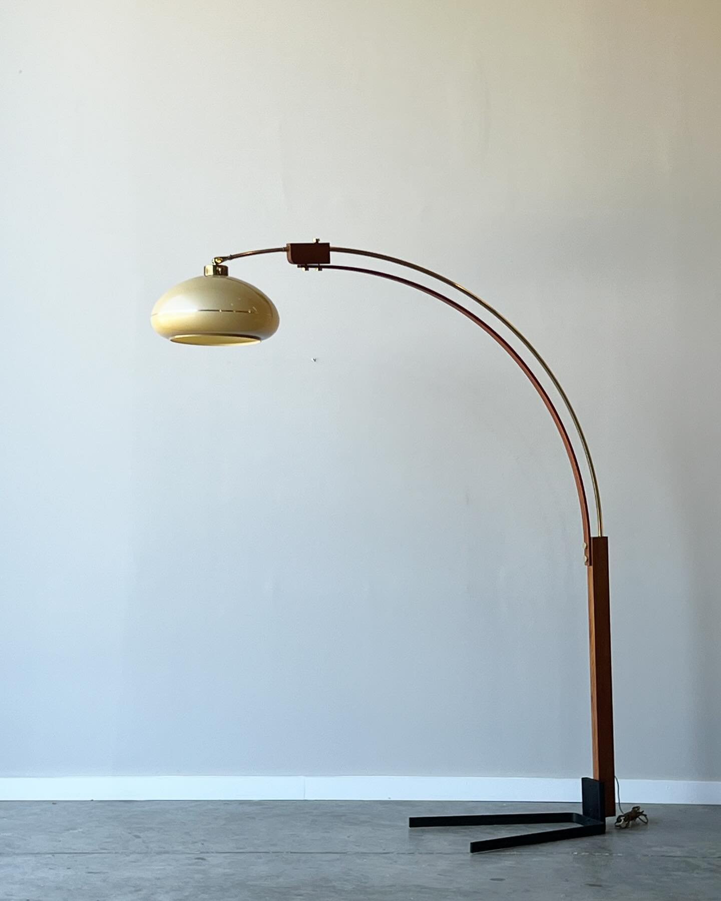 SOLD ~ Mid-century arc floor lamp designed by Nova of California. This arc is extremely unique regarding the materials used. Bentwood oak gives a warmth in addition to the brass accents. The lamp sits on a slender black metal u-shaped base. The shade
