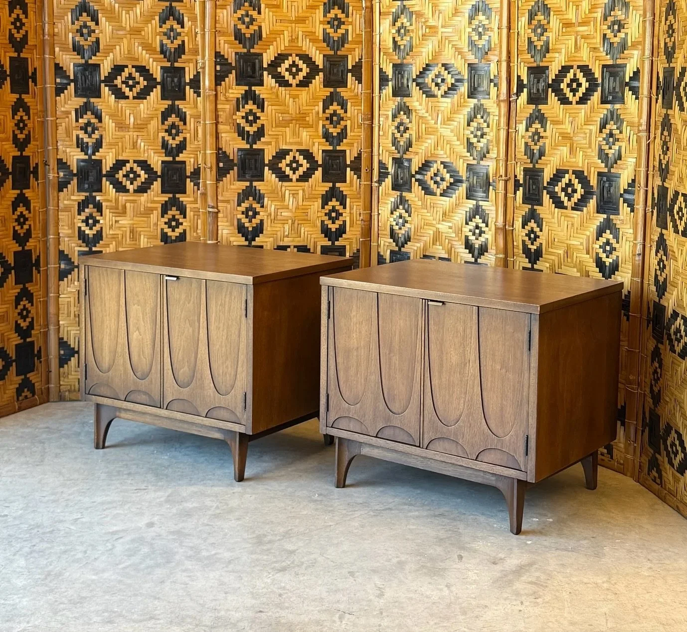 SOLD ~ Mid-century pair of nightstands designed by Broyhill, circa 1960s
A part of Broyhill’s Brasilia line, inspired by the architecture of Oscar Niemeyer. Niemeyer used grand arches in his buildings located in the capital of Brazil which tra