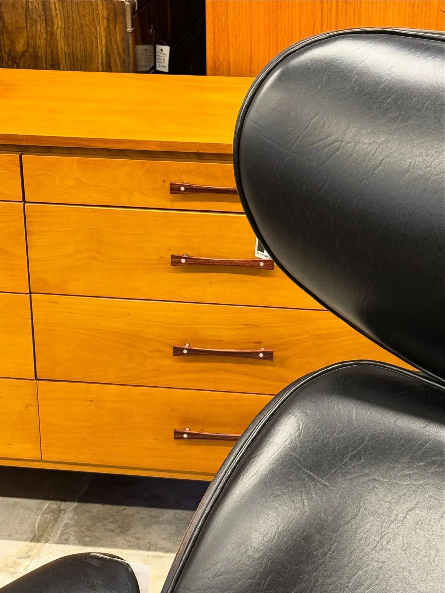 Thanks for stopping by today! Open again tomorrow 12-5 
•
keelandcompany.com
•
 #midcentury #mcm #midcenturymodern#midcentury  #midcenturyhome #1stdibs #chairish #midcenturydesign #midcenturyinterior #vintage #vintagedesign #vintagehome #vi