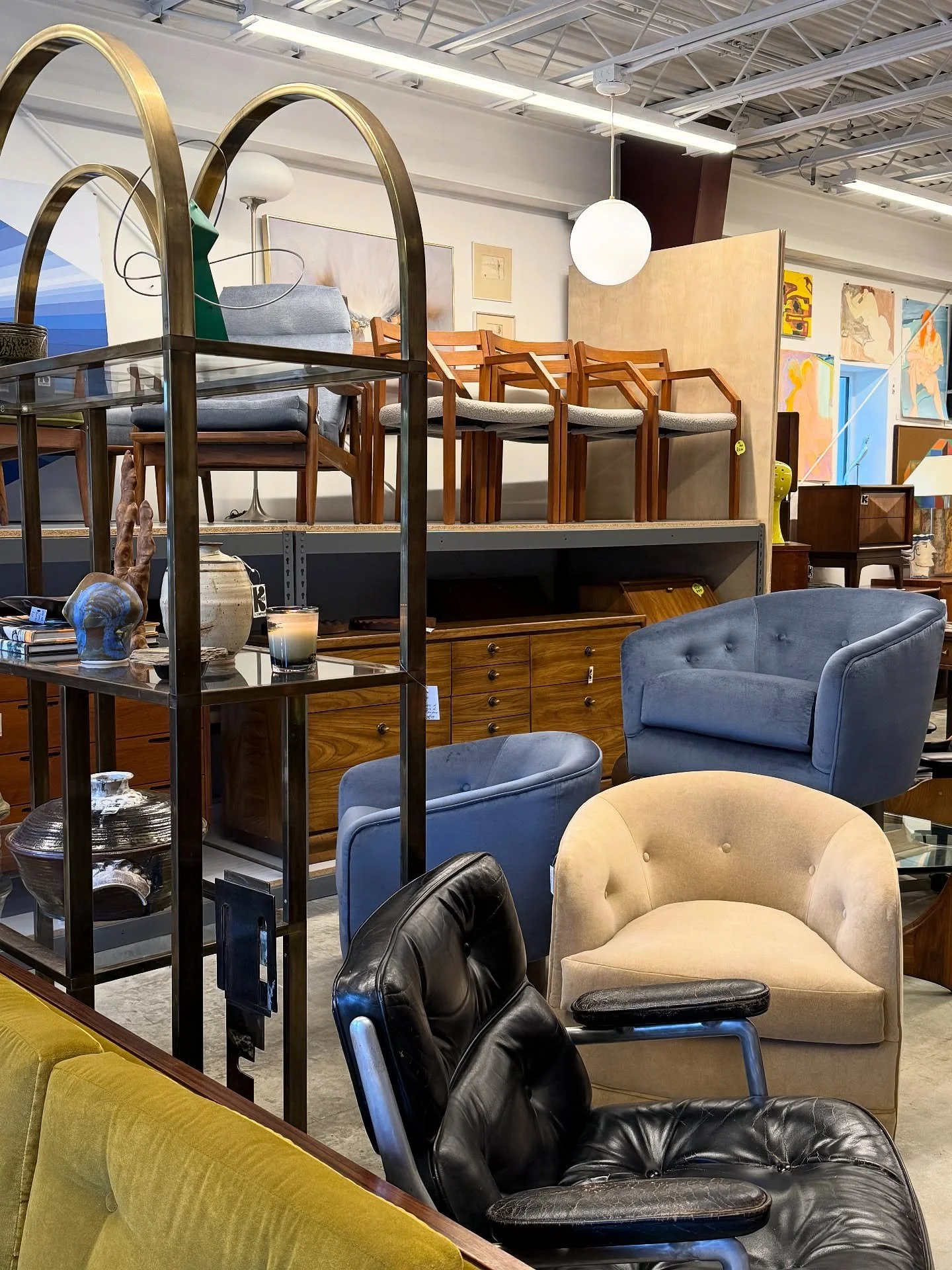 Thanks for visiting! See y’all next weekend or you can shop online at keelandcompany.com
•
 #midcentury #mcm #midcenturymodern#midcentury  #midcenturyhome #1stdibs #chairish #midcenturydesign #midcenturyinterior #vintage #vintagedesign #vi