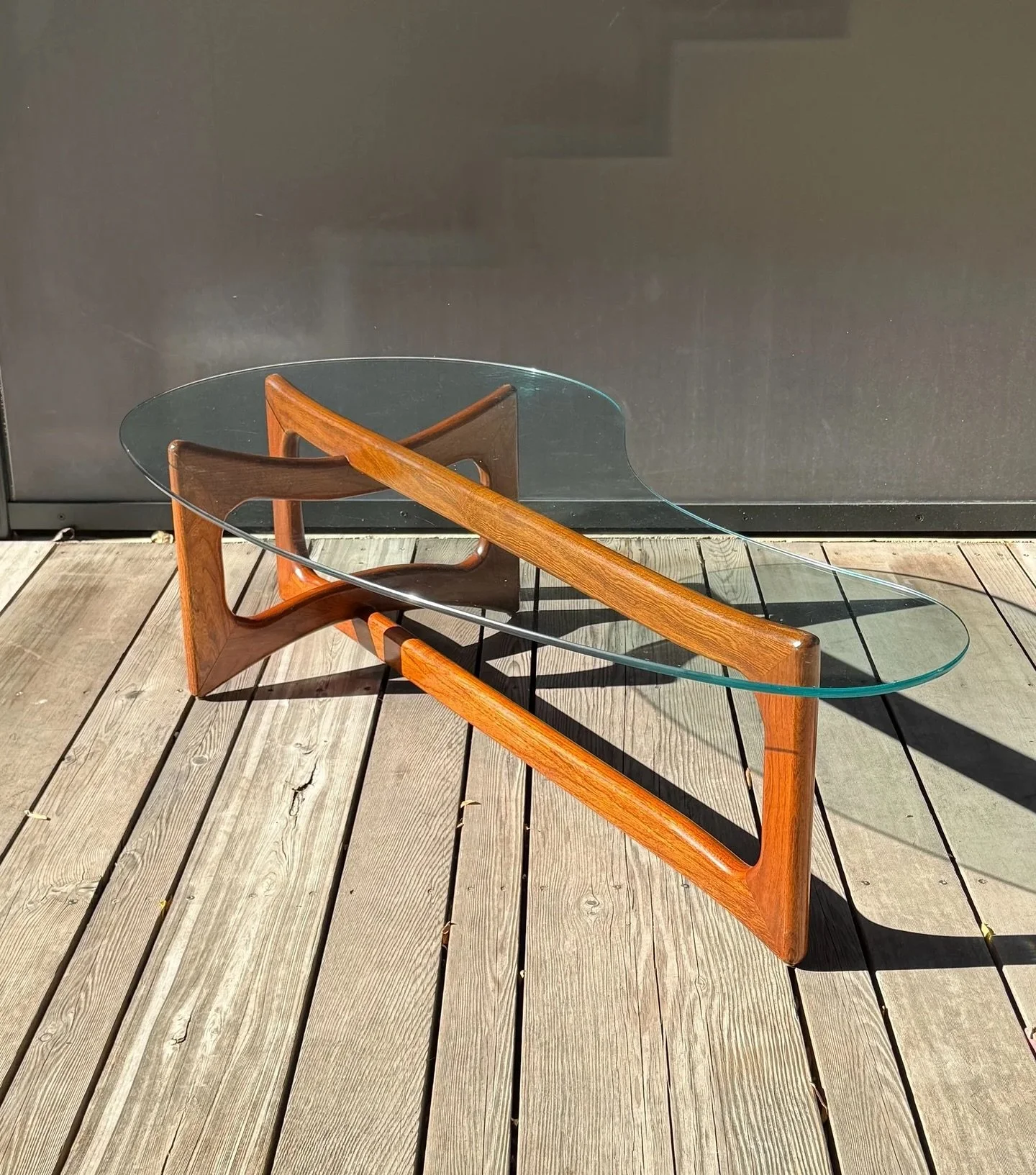 Available ~ Mid-century glass top and walnut coffee table. The &lsquo;Dog Bone&rsquo; coffee table is seldomly seen and was designed by Adrian Pearsall for Craft Associates, circa 1960s. 

The base is made from sculpted walnut wood in classic Pearsal