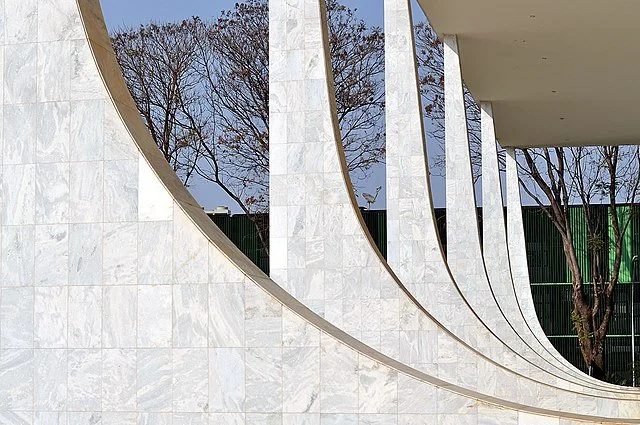 When Oscar Niemeyer Met Broyhill: The Brasília Line That Brought Brazilian Curves to American Suburbs