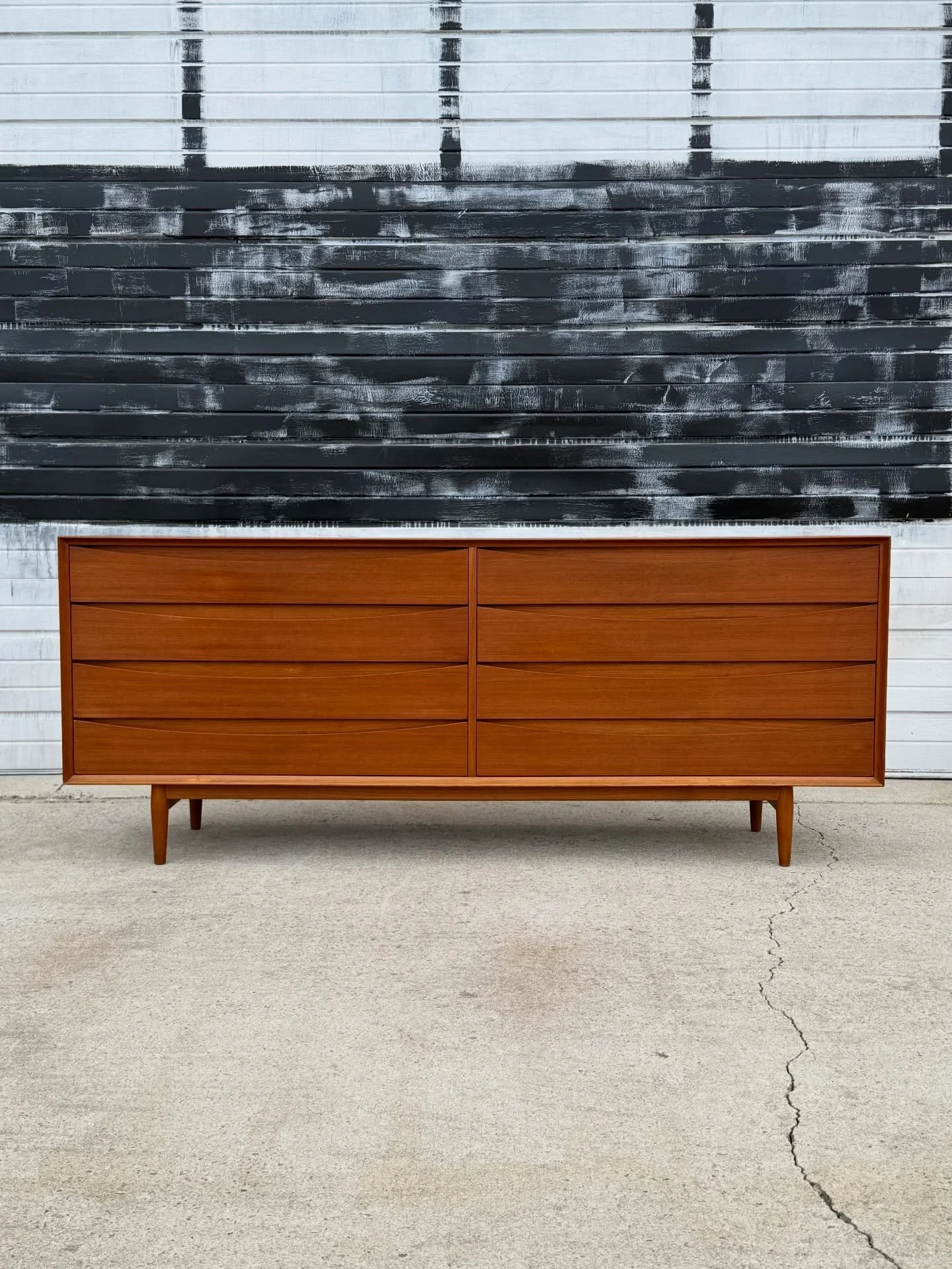 SOLD ~ Arne Vodder eight drawer dresser. We posted the four drawer (also sold) earlier today. This set didn&rsquo;t even make it to the weekend. See something of interest on our stories?? Always feel free to hit us up for a private appointment. This 