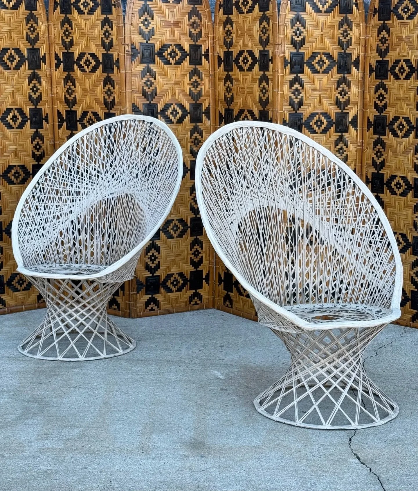 AVAILABLE ~ Two peacock chairs by Russell Woodard, circa 1950s. 

Made from spun fiberglass in a neutral off-white coloration. Durable for both indoor and outdoor patio use, due to the fiberglass weather resistance. This pair is the larger lounge ver