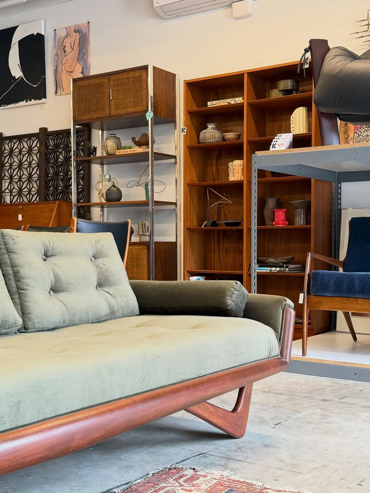 We are open today 🪺 12-5! 
Come check out some new arrivals ✨
Or browse online at Keelandcompany.com