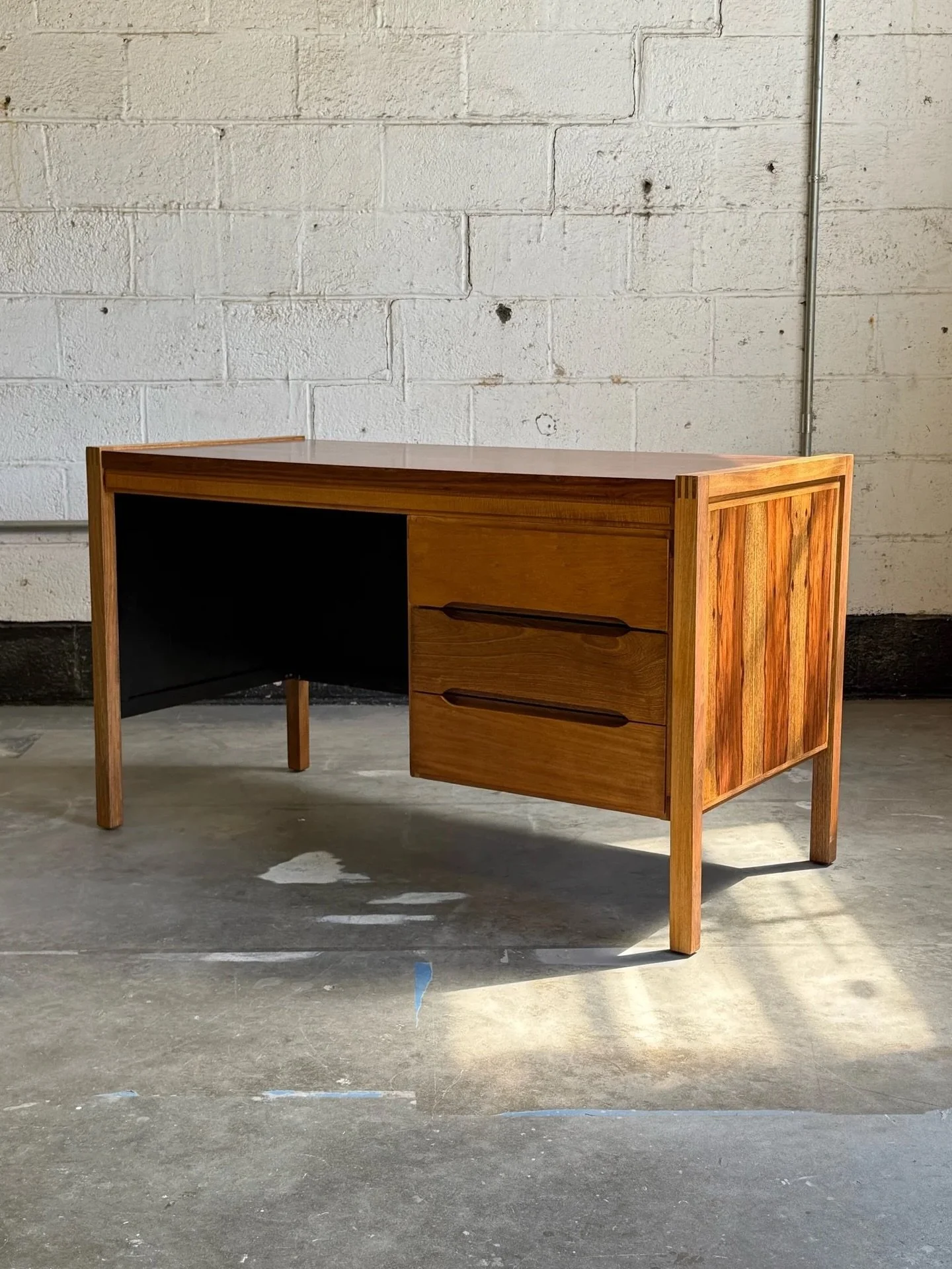 AVAILABLE ~ Mid-century desk made from rosewood and palmwood, made in Colombia. 

This executive desk is stunning featuring rosewood, our favorite wood species. The rosewood is vibrant with incredible grain and a finished back that is equally as impr