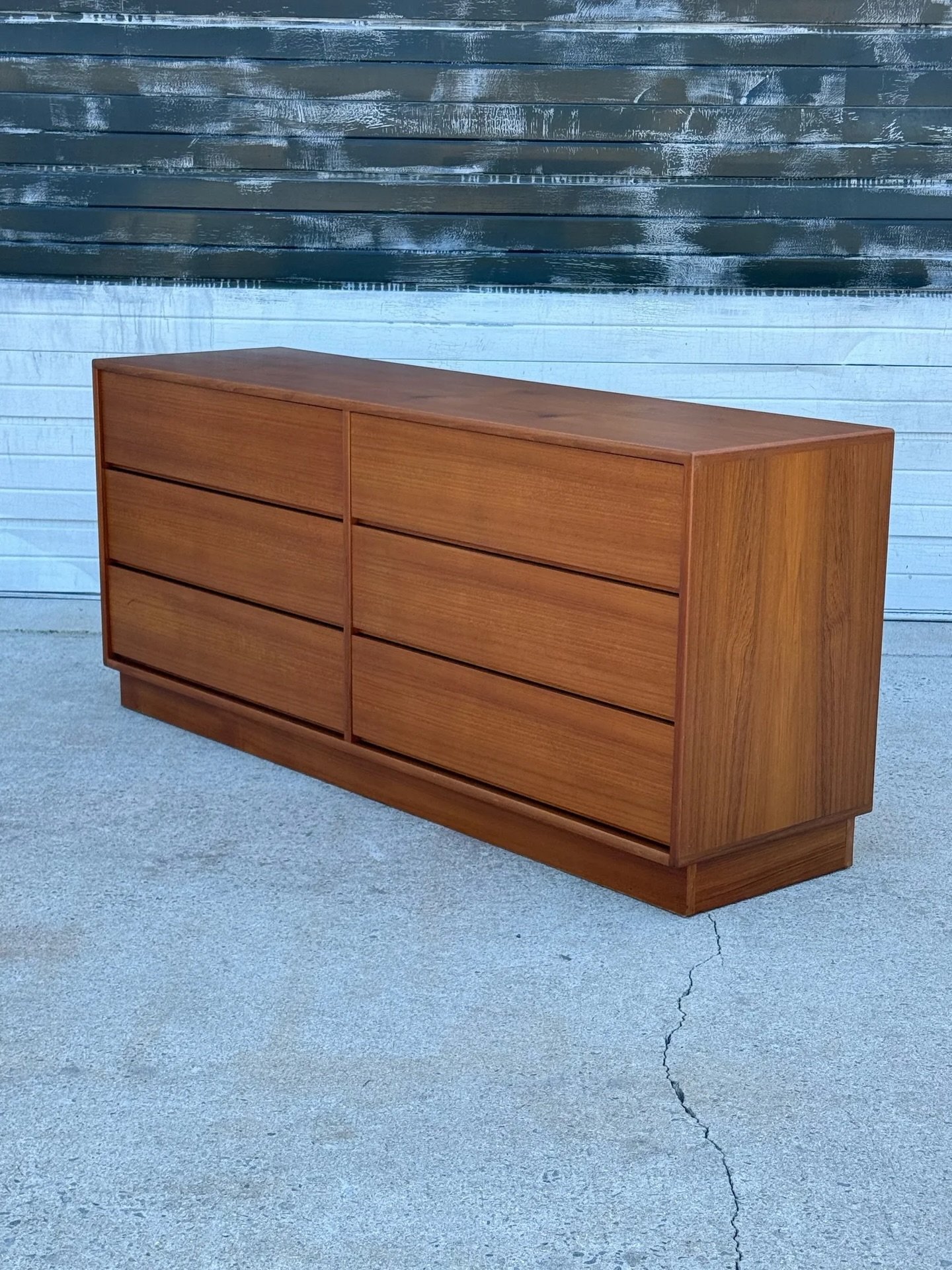 AVAILABLE ~ Mid-century six drawer dresser. Made from teak wood by Cado, circa 1970s. 

This dresser is uncomplicated and features clean lines. Excellent wood grain and craftsmanship throughout the entire piece.

There are three drawers on the left-h
