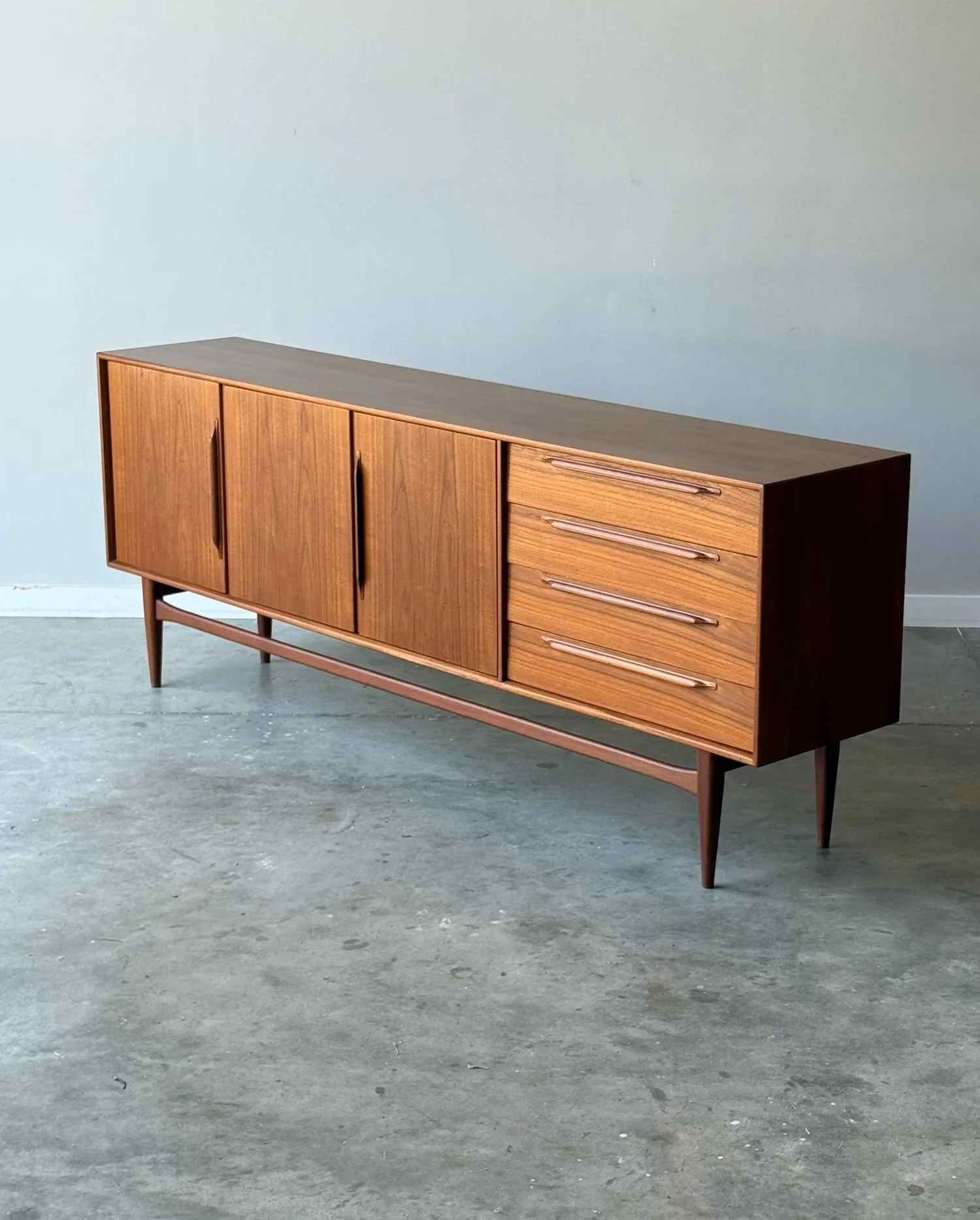 AVAILABLE ~ Mid-century &lsquo;RT 200&rsquo; sideboard or credenza, made in Germany circa 1960s. This piece was designed by Heinrich Riestenpatt for RT M&ouml;bel. Crafted from warm teak wood with very Danish characteristics. 

Featuring a bank of fo