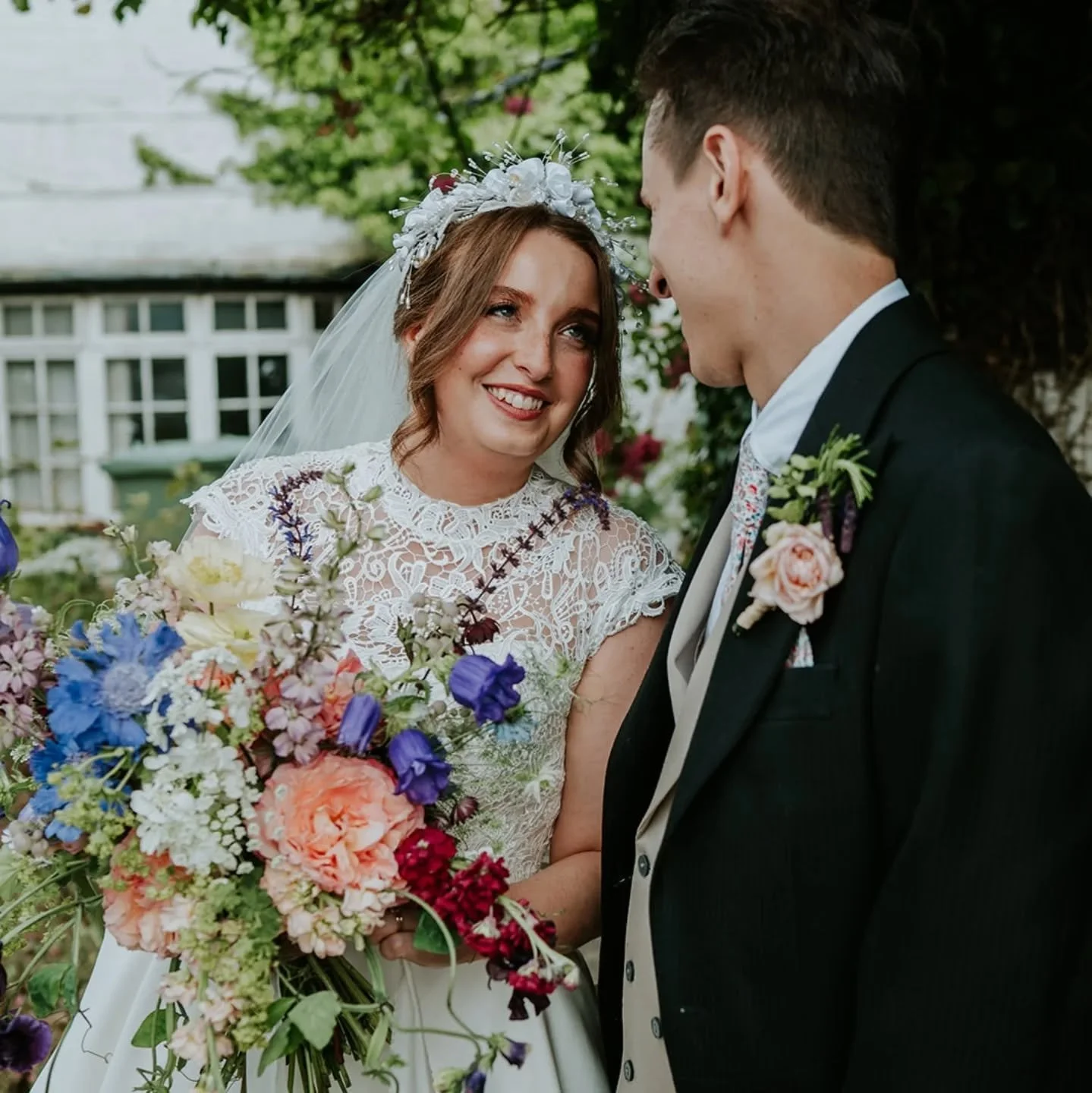 💐JUNE WEDDING💐

🌸Last year I was contacted by a lovely couple who were getting married in June. The ceremony would be a few miles away and the reception in our beautiful village hall.&nbsp;@claypolevillagehall

🌸We exchanged a few emails regardin