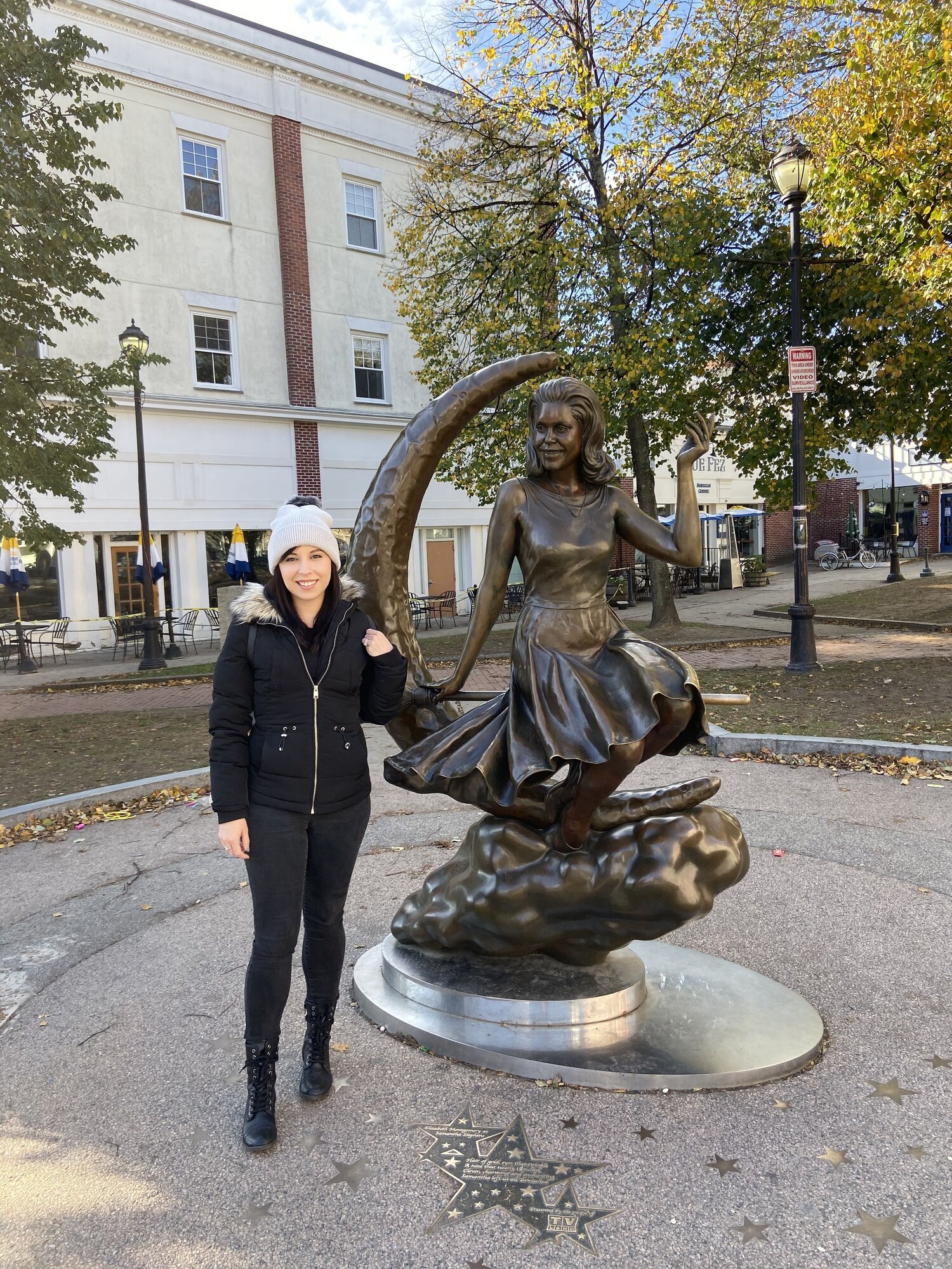 Tiff next to the famous Bewitched statue