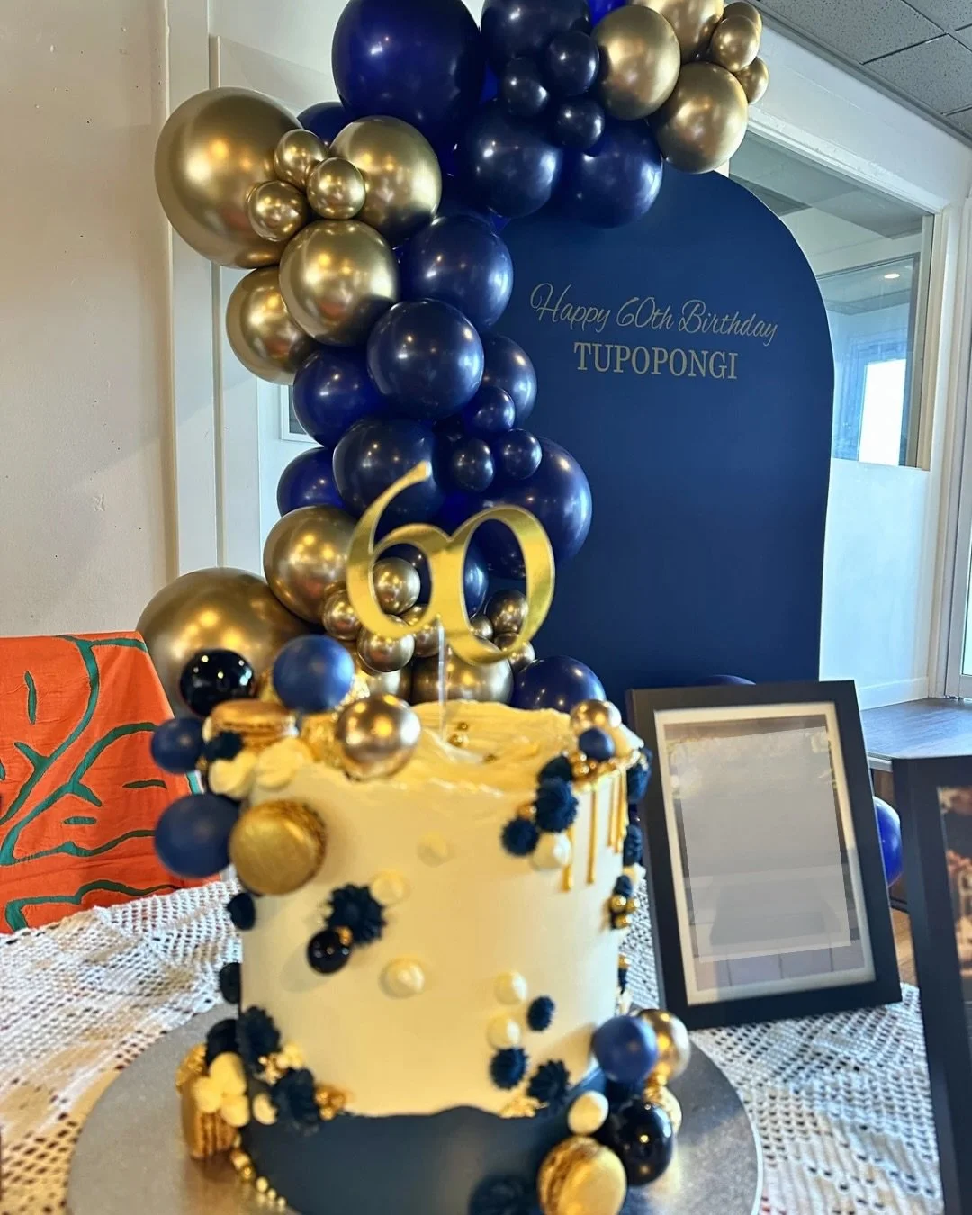 🎉 Cheers to 60! ✨ Navy blue Chiara wall, gold decals &amp; matching balloons made Restaurant @equinoxdunedin shine. 💛🥂 A milestone worth celebrating in style!

Cake - @criollodesignercakes 

#60AndFabulous #NavyAndGold #PartyGoals #EventStyling #R