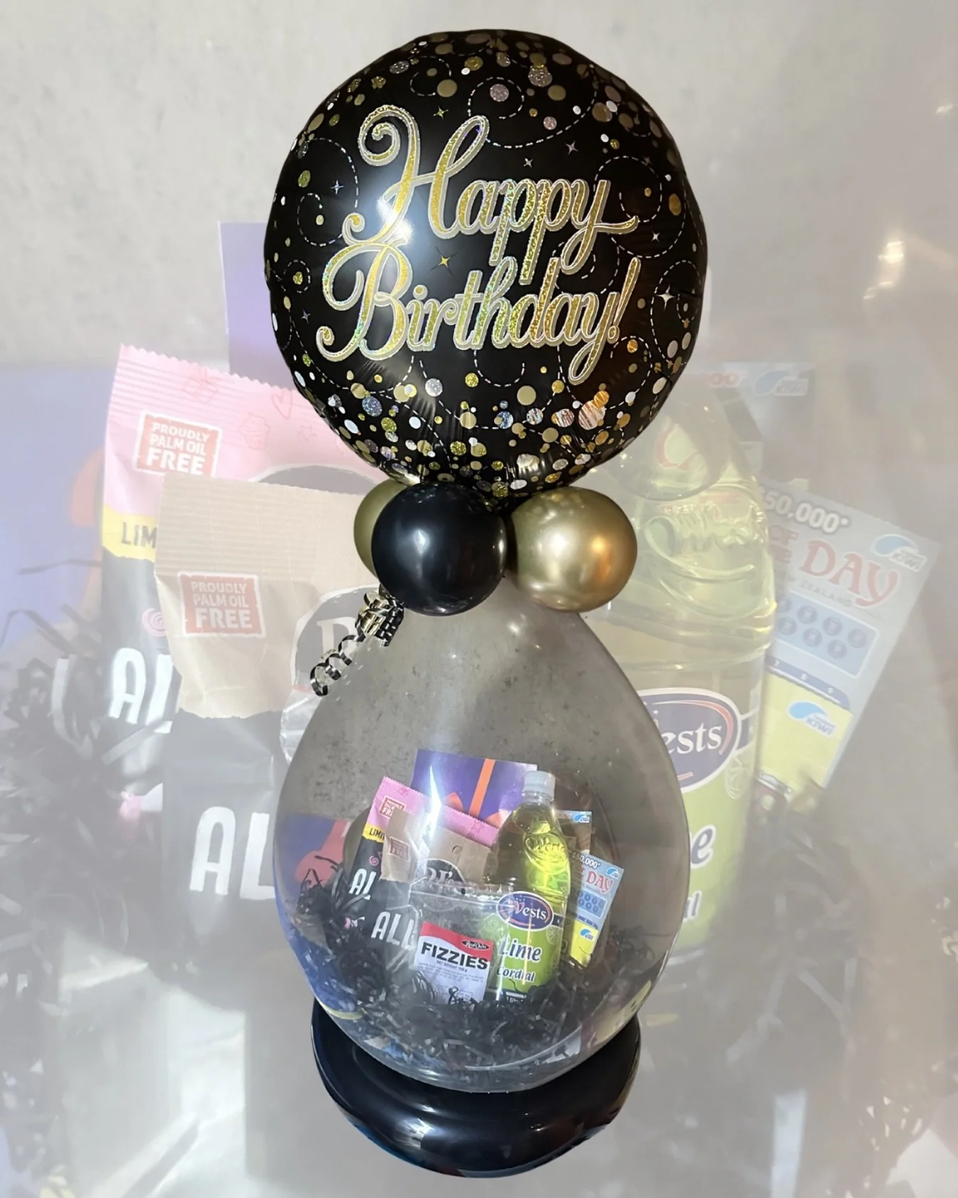 Birthday surprise with a stuffed balloon 🎈🎁

I think I need to start weighing these&hellip; this one felt HEAVY!! 😅Don&rsquo;t be fooled either &mdash; there are actually a couple more items hidden behind the others. I may have done a little shuff