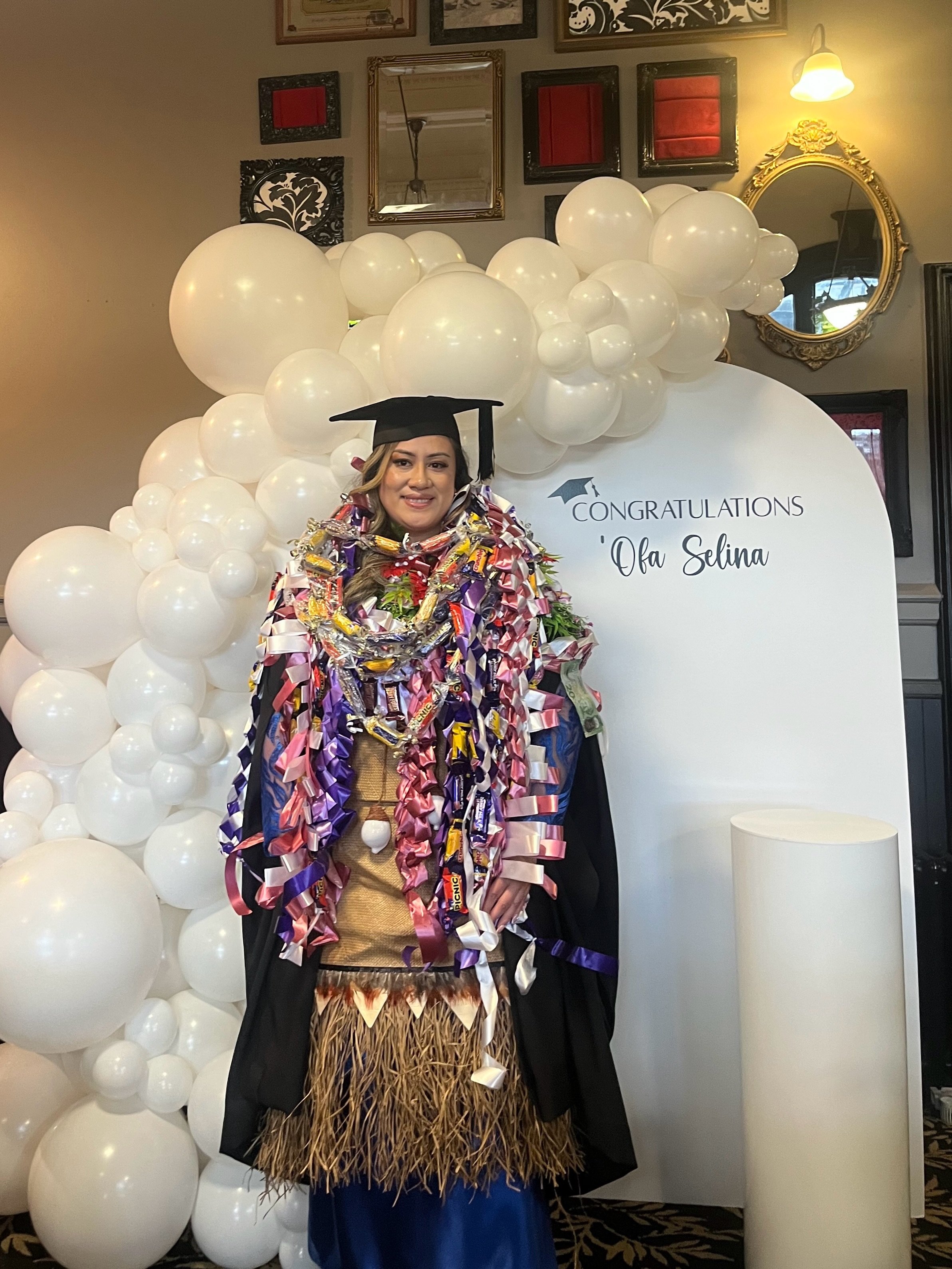 A clean and elegant setup for a very special graduation celebration 🎓✨

Simple, modern and the perfect backdrop for celebrating such a huge achievement. Congratulations again to the graduate on all their hard work and success 🤍

Venue @cobbandcodun