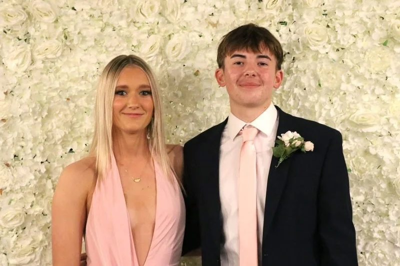 School Ball &amp; Formal Season Is Upon Us! 

The stunning white flower wall made quite the statement for this pre-formal celebration ahead of the Taieri College Formal. 🤍

Elegant, timeless, and the perfect backdrop for capturing those special memo