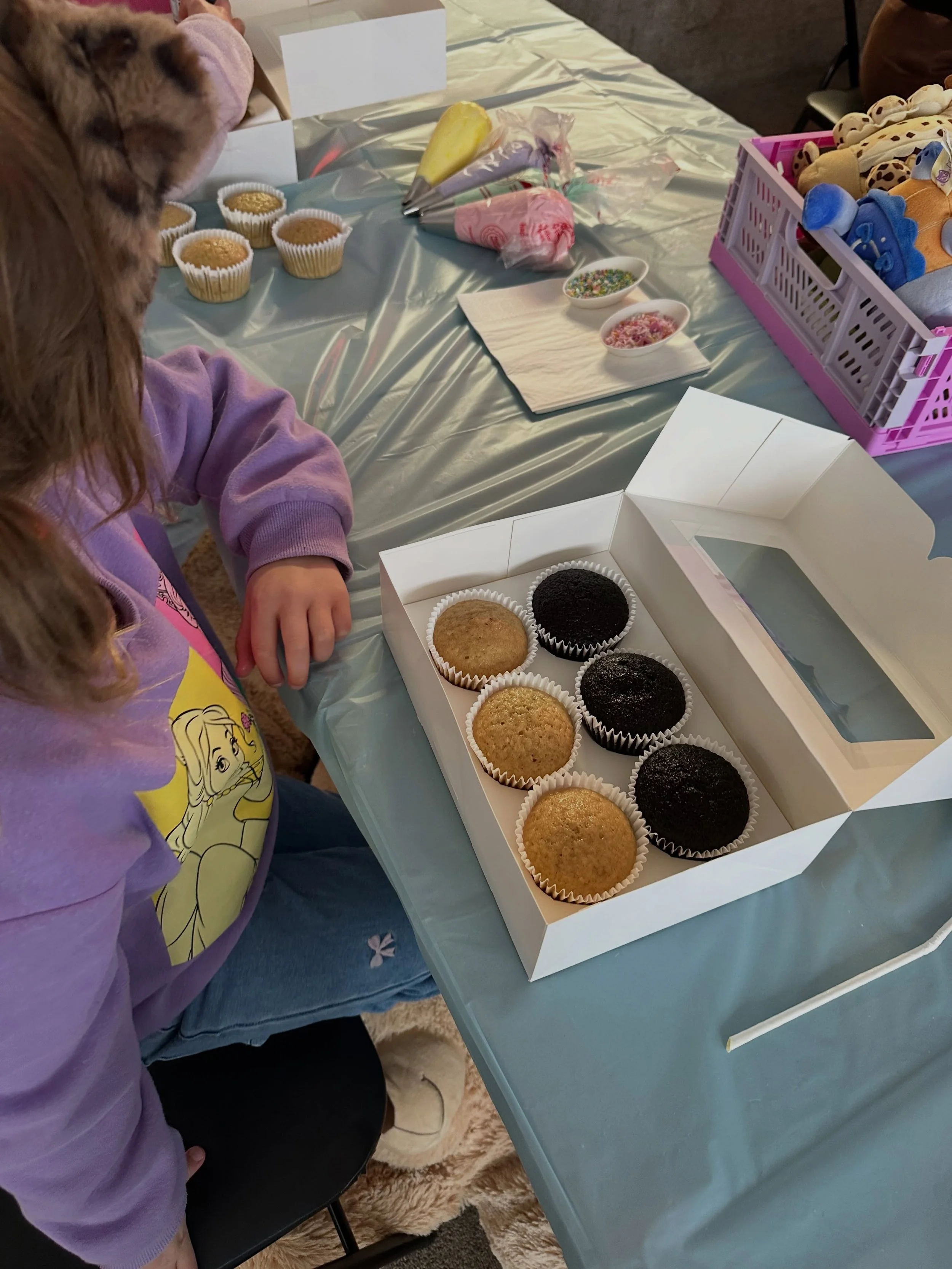 🧁 They were sweet&hellip; the cupcakes and the kids who joined us today for our Cupcake Decorating Session with Shannon from @bayroaddelights ! 💕

Each little decorator had their own box of six perfectly baked cupcakes, lovingly prepared by Shannon