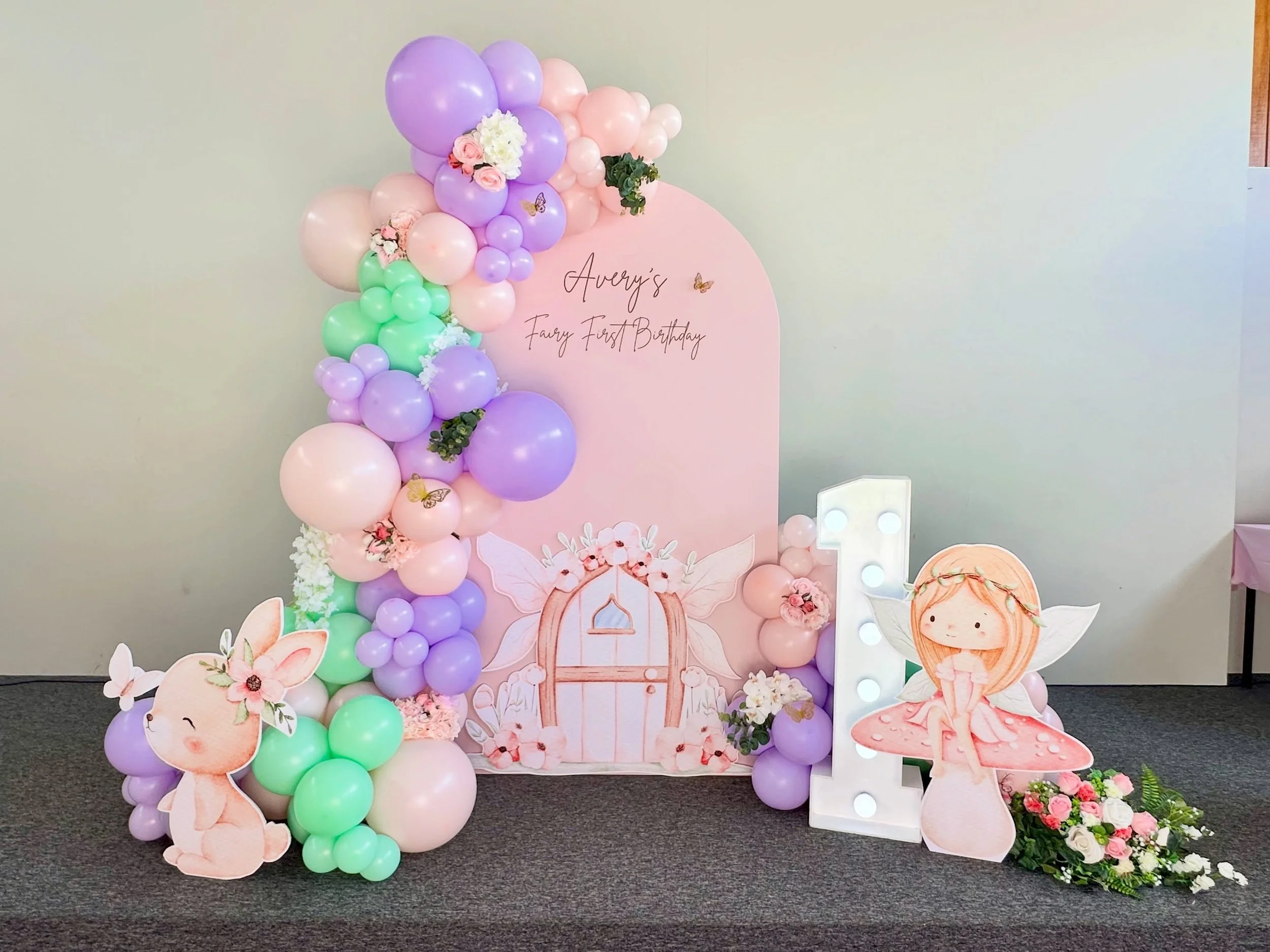✨🧚&zwj;♀️ Avery&rsquo;s Fairy First Birthday 🧚&zwj;♀️✨

No one is ever too old for a little bit of magic! 💕✨

A dreamy first birthday celebration filled with pretty pink and purple tones, with flowers blissfully placed throughout to create the swe