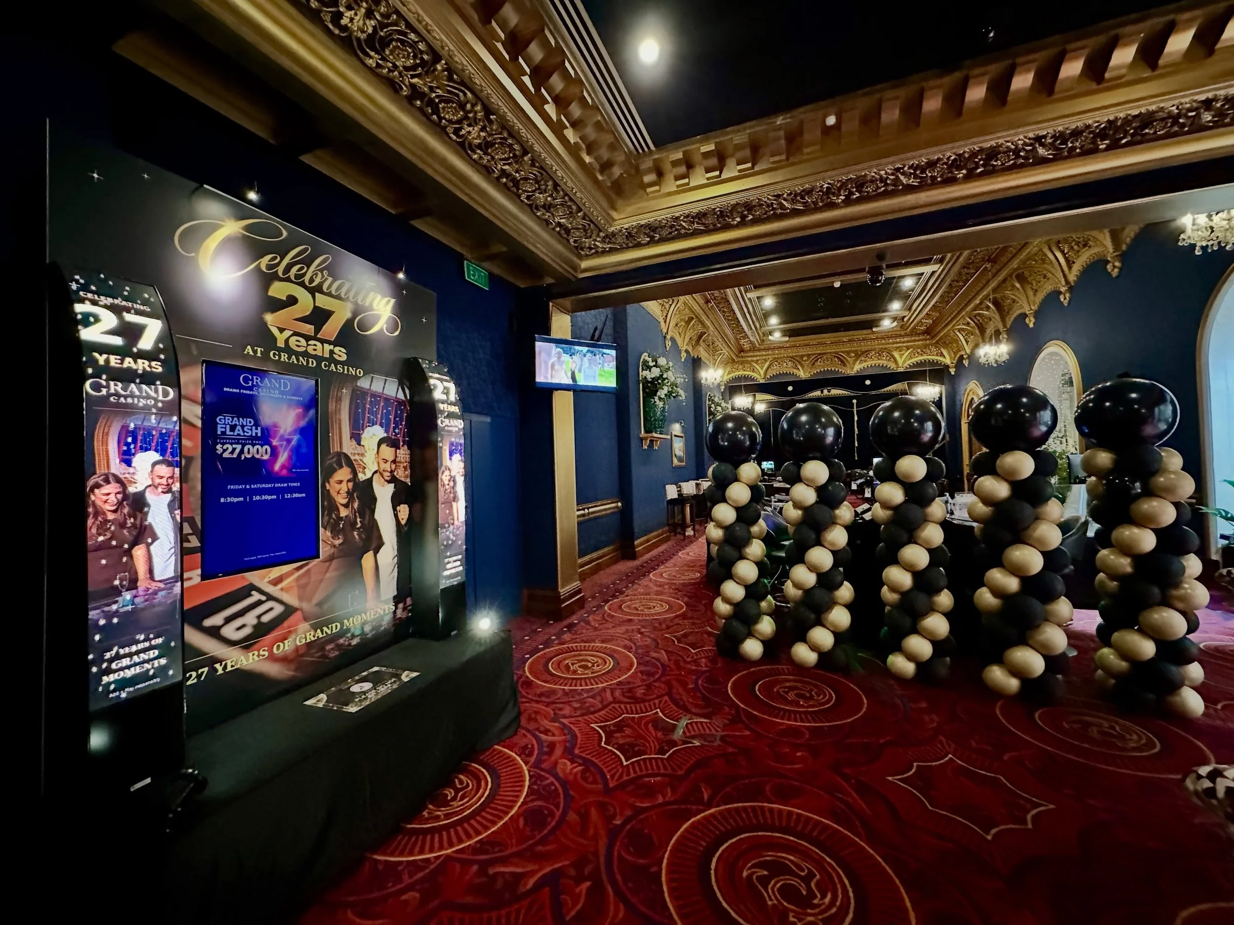 🖤💛 ROUND TWO&hellip; LET&rsquo;S POP! 🎈💰

A little Saturday refresh at @grandcasinodunedin! ✨

I&rsquo;ve just popped in to replace the topper balloons on the black and gold balloon columns, and they&rsquo;re all freshened up and ready for tonigh