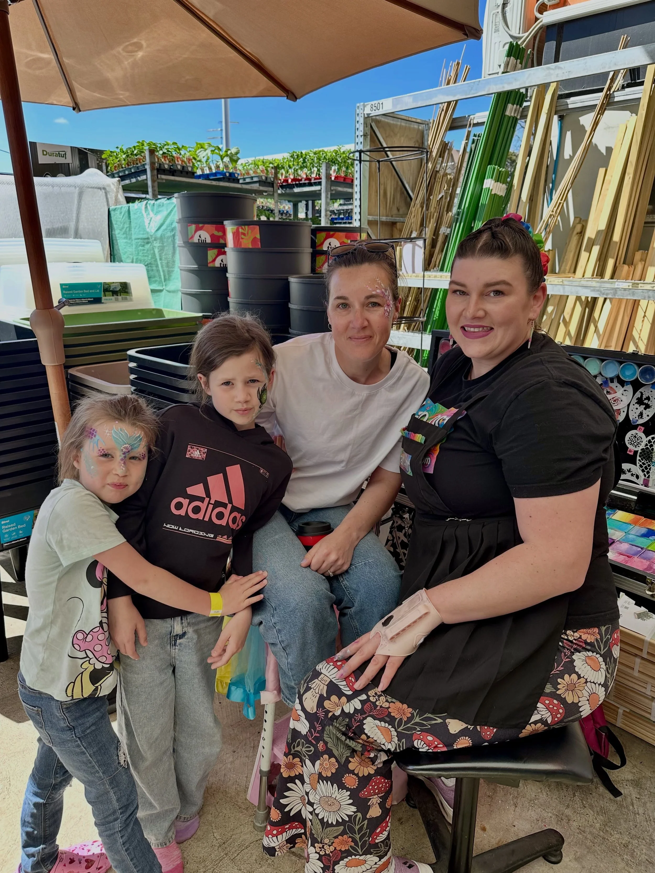 🎨🎈 A little facepaint and a catch-up with Hannah! 💕

Whenever we&rsquo;re out and about and spot Hannah on our travels, we always love stopping for a chat and, of course, getting some facepaint! 🥰✨

It&rsquo;s always a treat to see a familiar fac