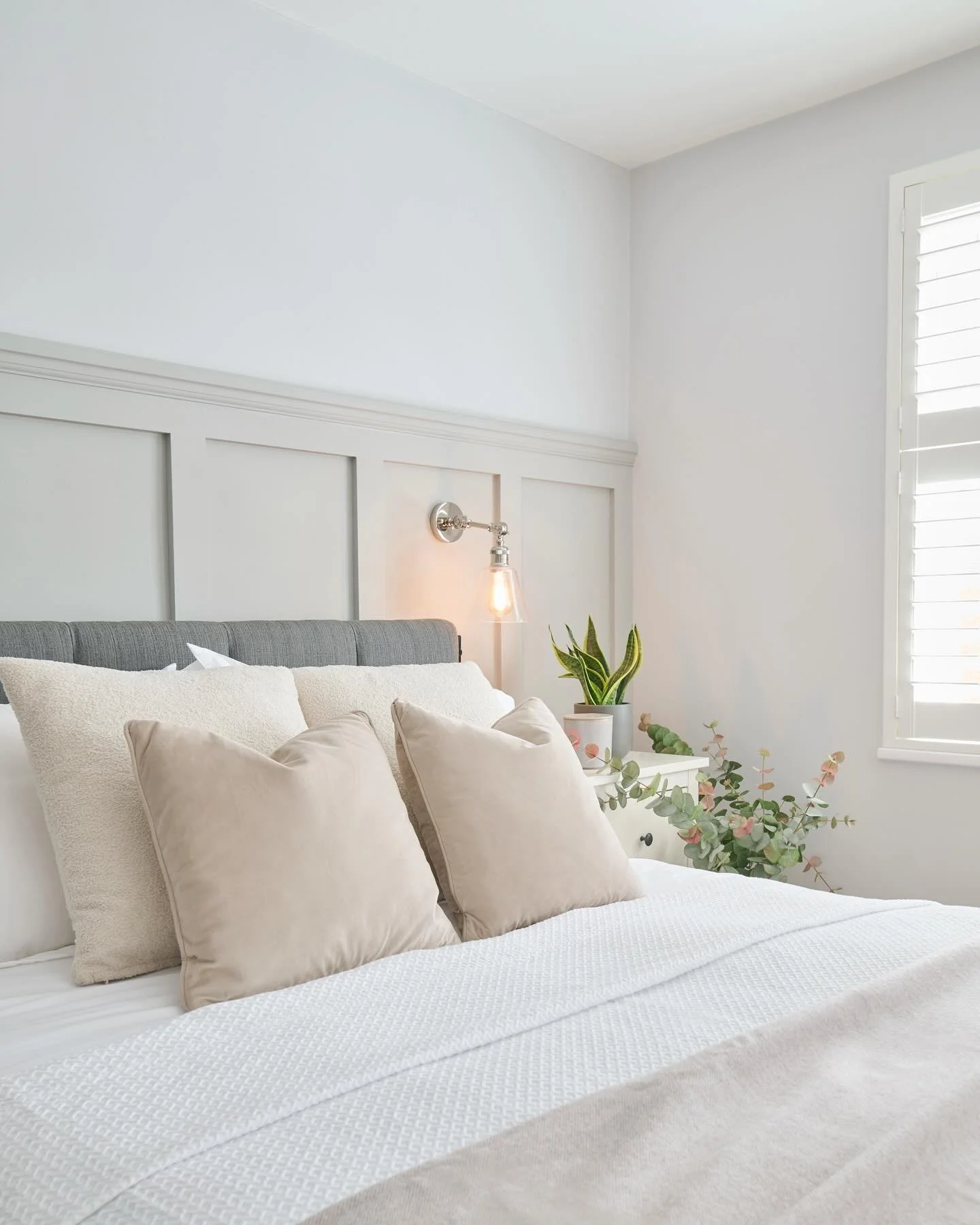 Clean Lines, Calm Vibes.  Shaker Panelling as the Perfect Backdrop! 😍 

#bedroomgoals #bedroominspo #bedroomdesign #dreambedroom #bedroomdecor #cozybedroom #minimalbedroom #modernbedroom #neutralbedroom #bohobedroom #interiordesign #homedecor #homei