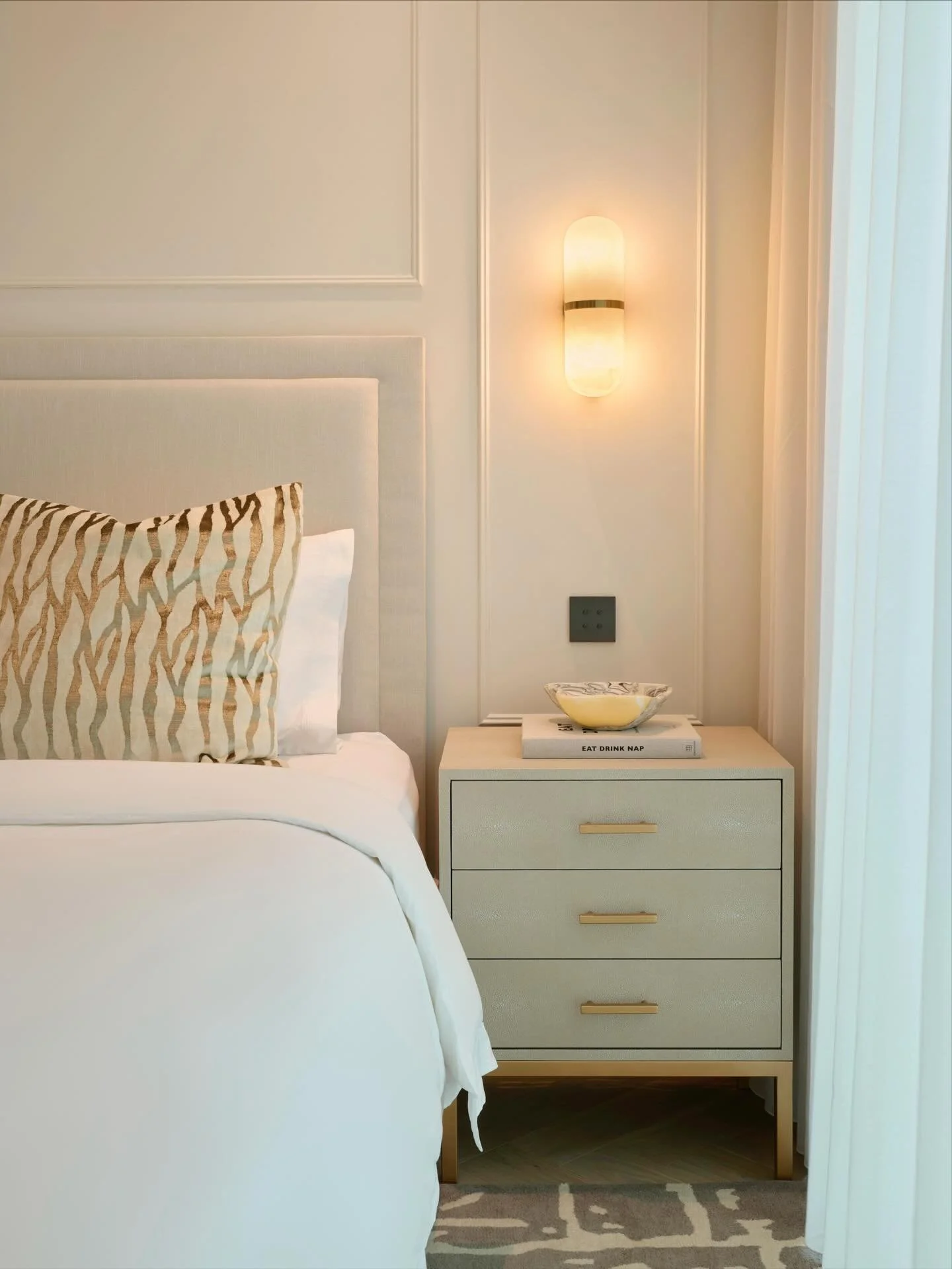 Luxury Hotel Vibes at Home! Calm, Clean &amp; Effortlessly Elegant 😍

#bedroom #interiordesign #homedecor bedroomdecor interior home bed furniture livingroom design bedroomdesign decor bedroominspo kitchen homedesign interiors bedroomideas bedding s