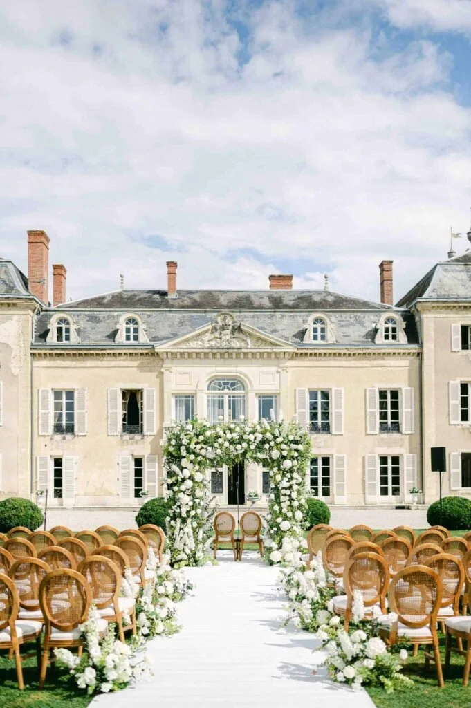 Chateau-de-Varennes-DoruleteEvents-ceremony-area-wood-circular-chairs-681x1024.jpg