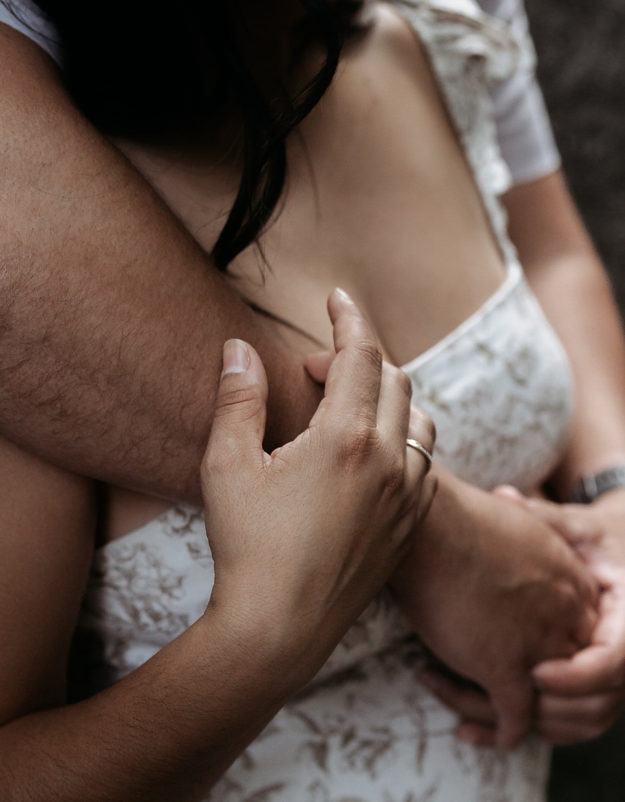 Southern California elopement photographer captures bride and groom kissing at the top of heart rock trail in crestline California. this moody, rich edit takes place at the top of the rocks near big bear lake