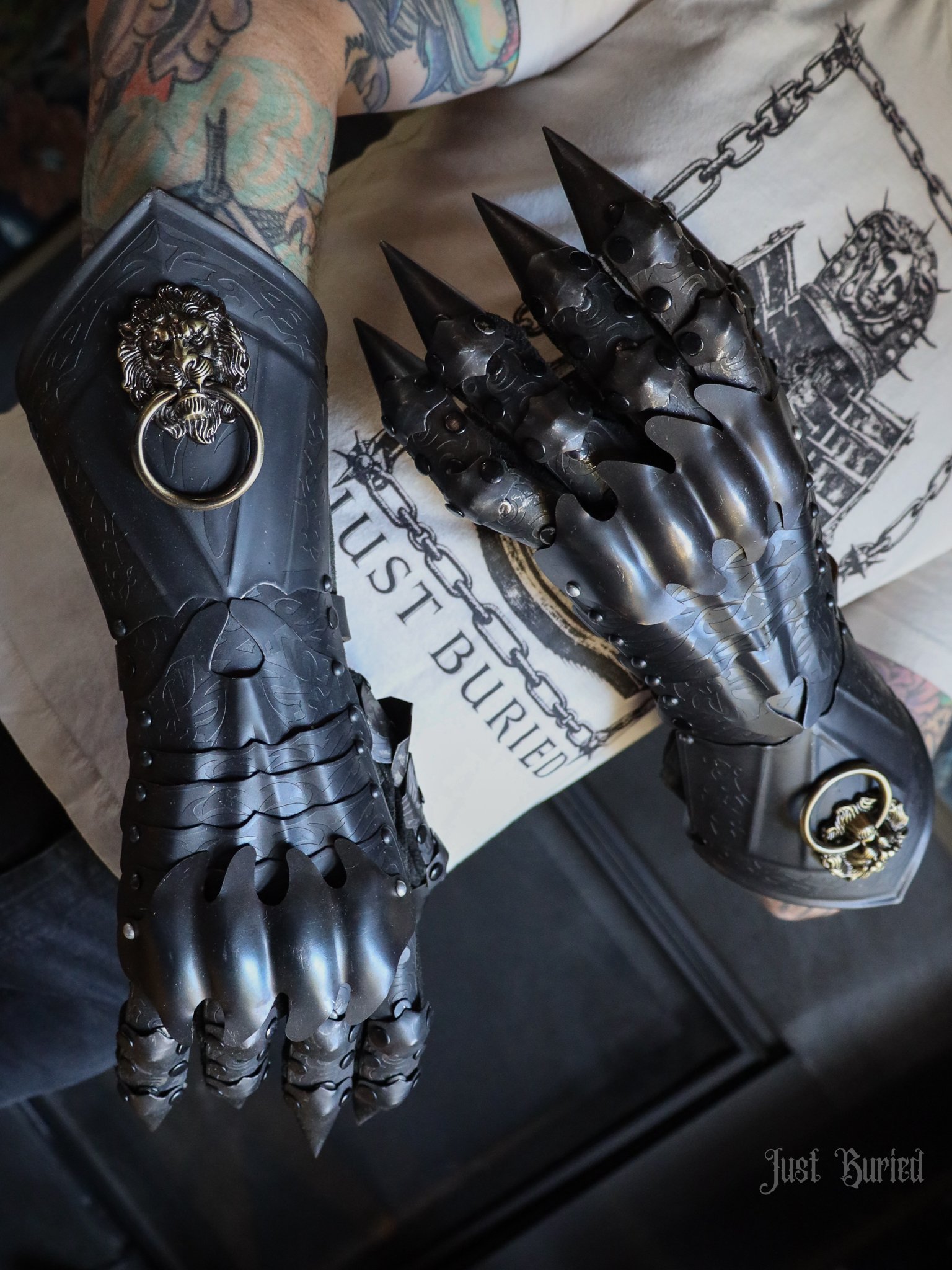 gauntlets-4.jpg