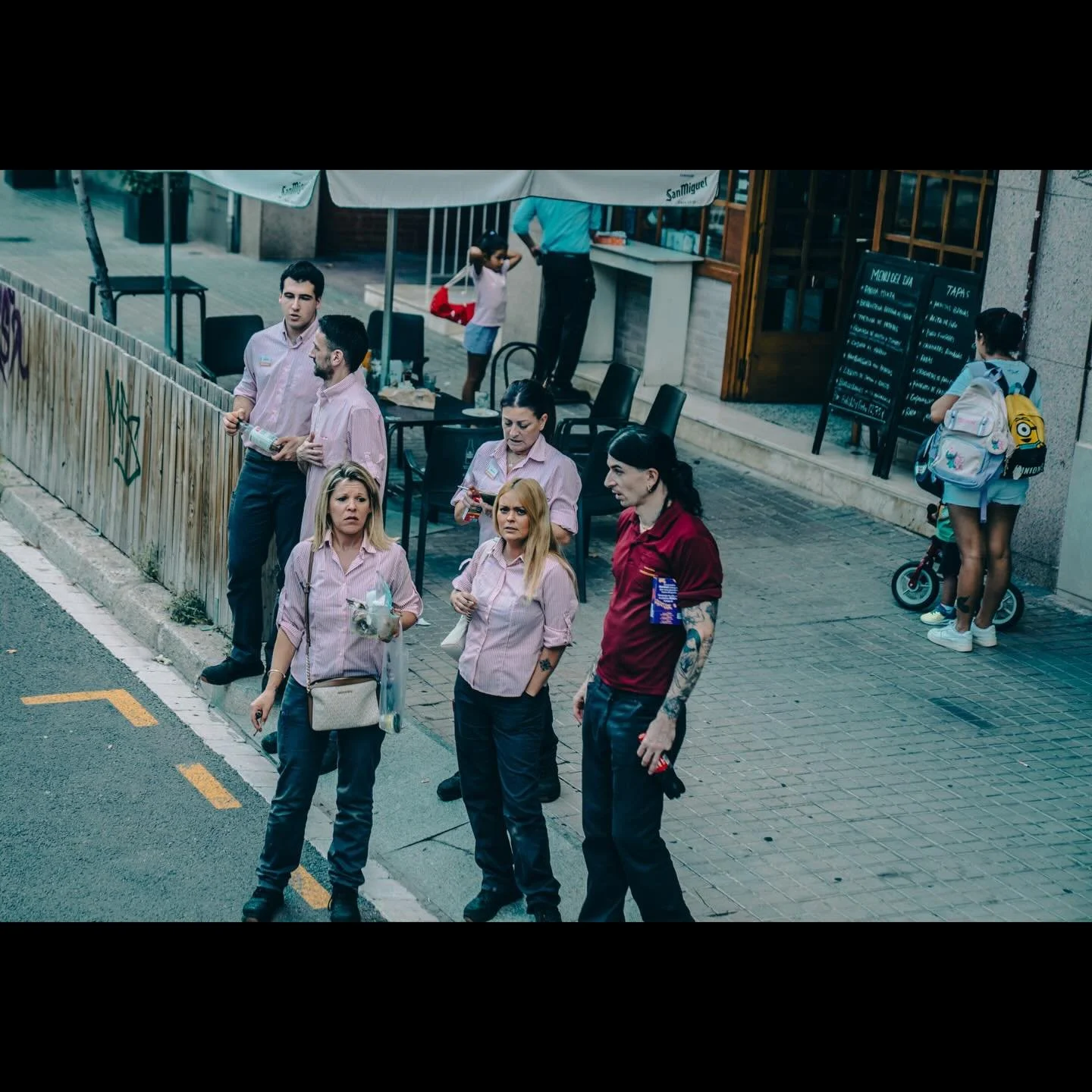 People waiting. #streetphotography #streetphotographyspain