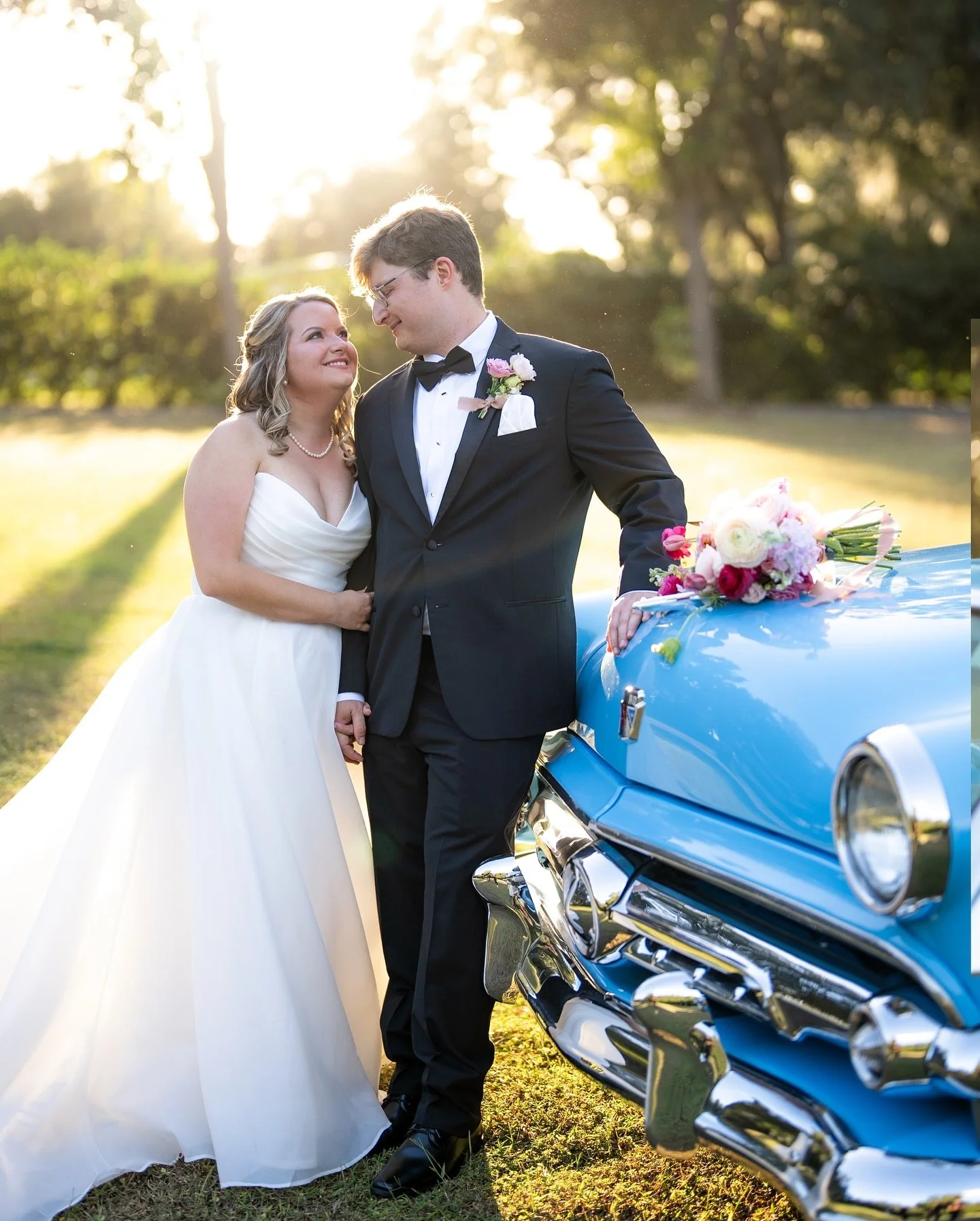 Sneak peeks from this past weekend&rsquo;s beautiful wedding at @varlowfarms ✨

Venue : @varlowfarms 
Photo : @weddingsbycrown @cliffbrownphoto 
Video : @weddingsbycrown 
Coord : @weddingsbycrown @crowneventscoordinating 
DJ : @weddingsbycrown 
Flora