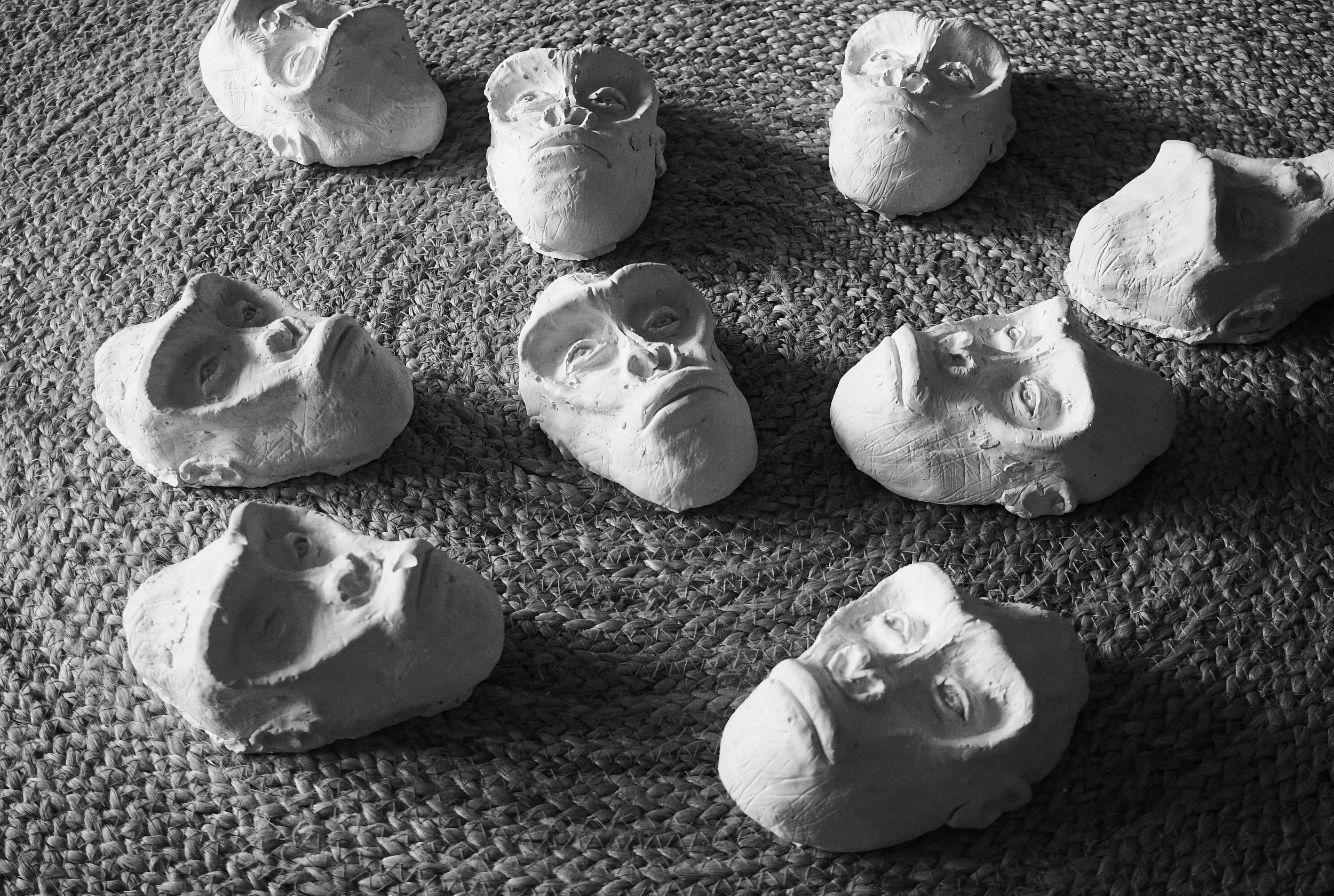 Esculturas pisa-papel e busto de macaco (colaboração com João Camil)