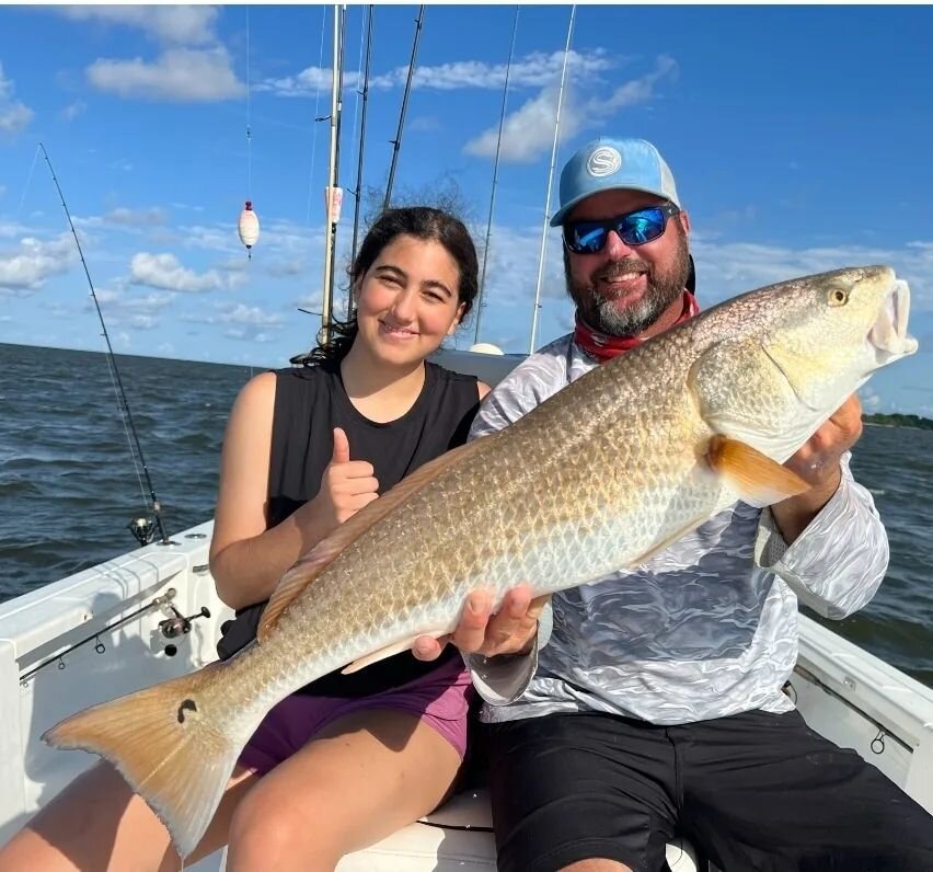 Meme was all about reeling in these giant redfish this morning. Getting her to hold one was a different situation 😁🥶.
www.cedarkeyfishing.com #tbt 2 this morning #instagood #fishingday 👌🤌