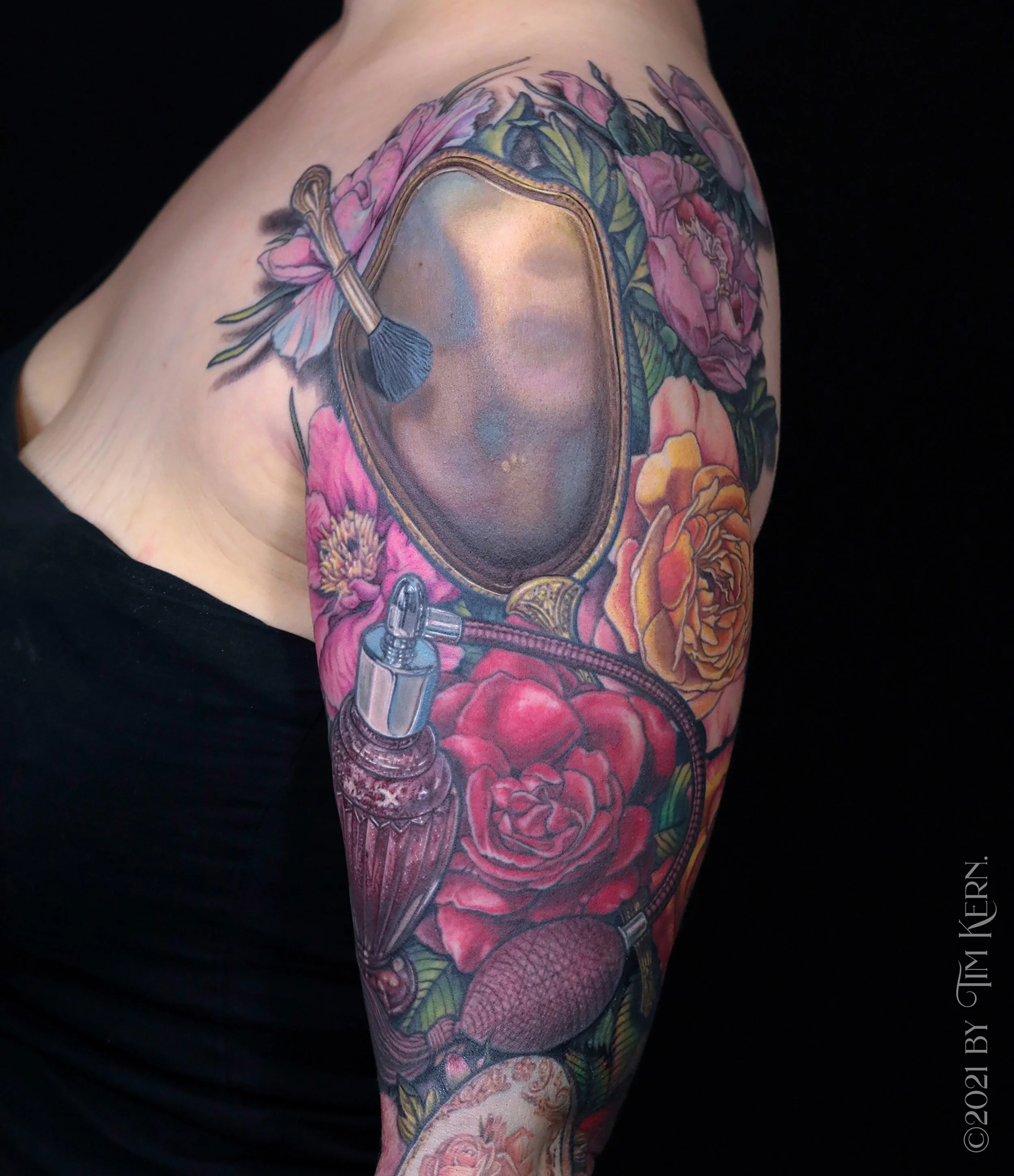 A-Vintage-Beauty-Sleeve-Mirror-Makeup-Atomizer-Peony-Rose-Cutex-Tattoo2.jpg