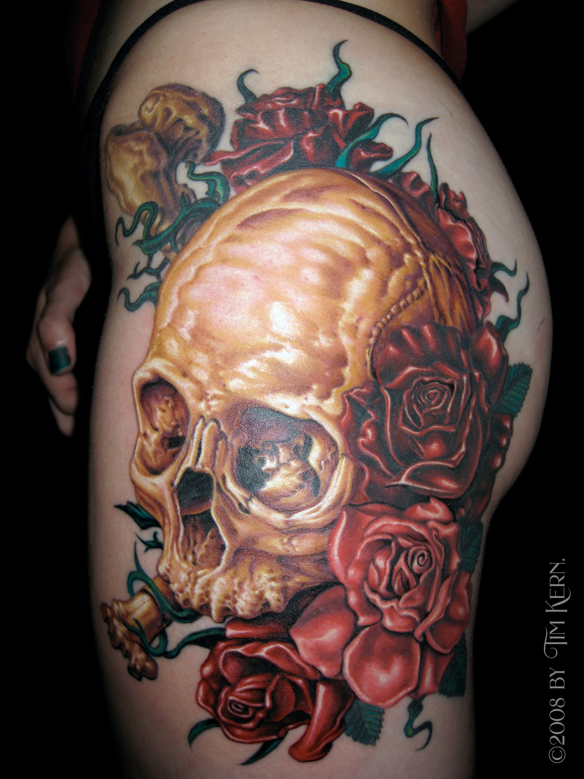 Femur-Skull-Roses-Rose-Female-Hip-Leg-Tattoo.jpg