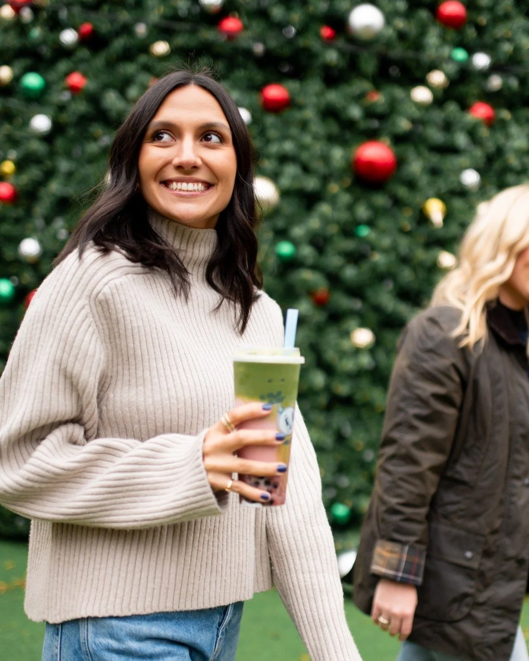 It&rsquo;s the most creative time of year!🎄 Our team has been working to plan and direct retail campaigns that highlight the warmth of the holidays. Swipe to see the season through our lens!