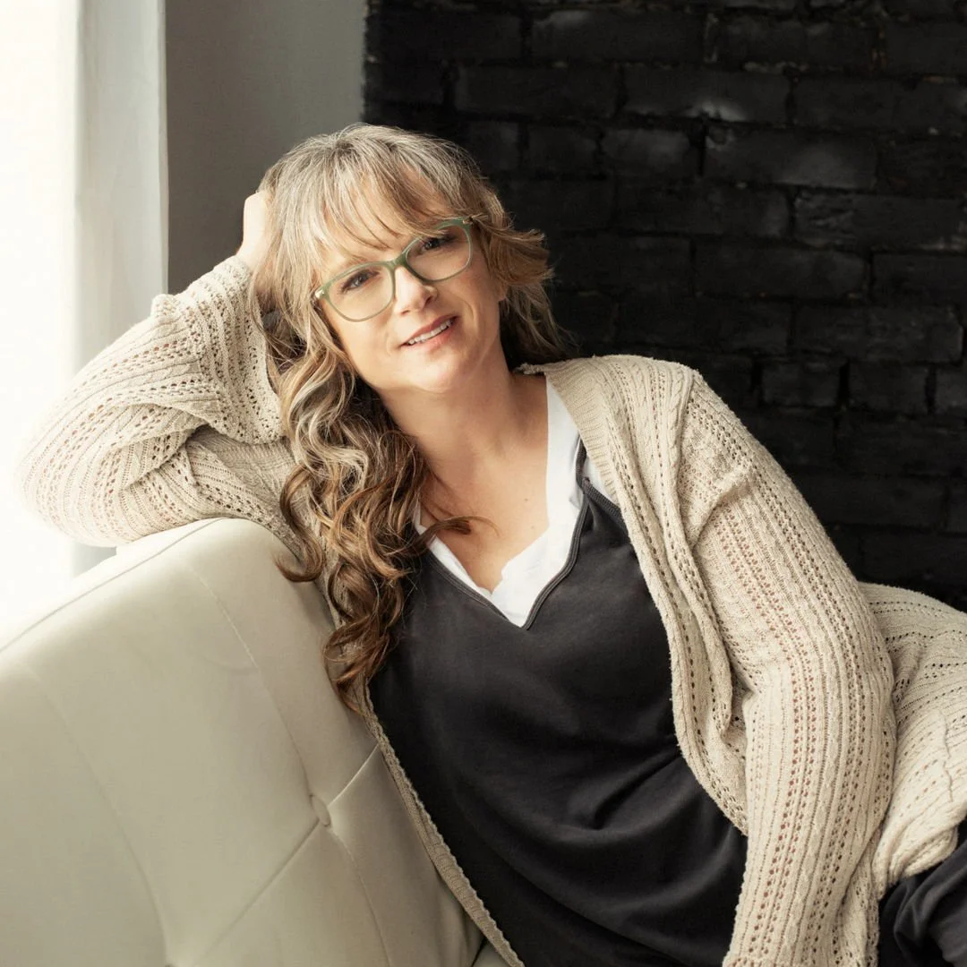 Help me wish the wonderful Linda a HAPPY BIRTHDAY! 

Not only is Linda one of our gorgeous members of this year's 40 Project she is also an author, poet and counselor.
She is an incredible source of information and resources for those looking to lear