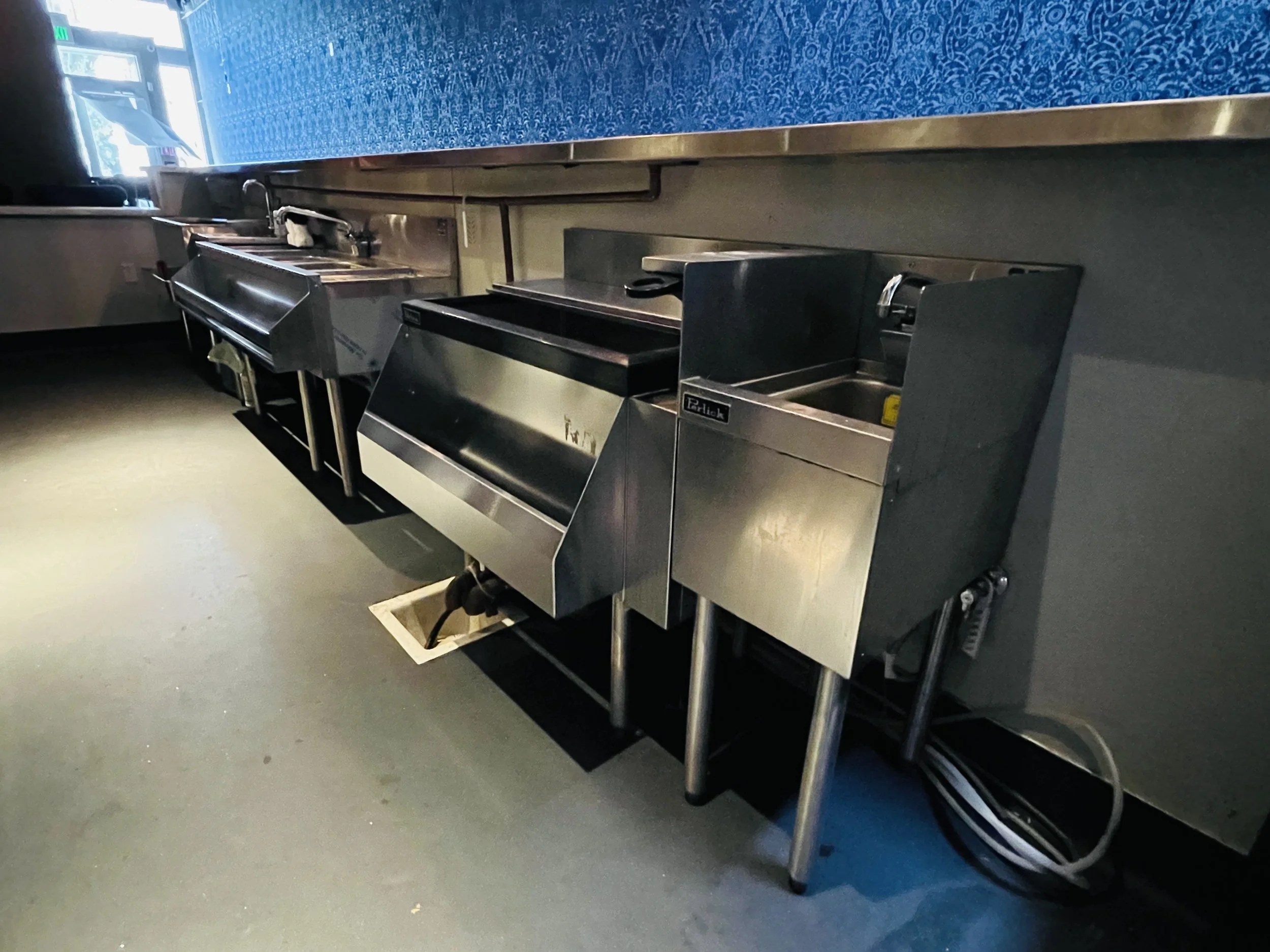 1524 Broadway - Bar - sinks.jpeg