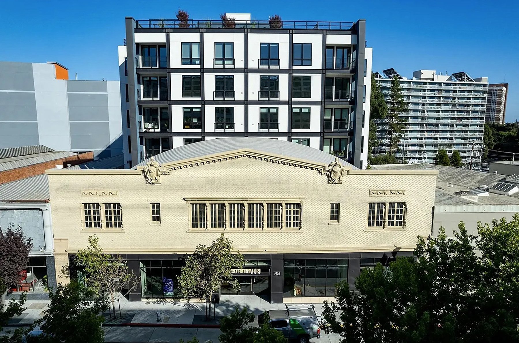 Broadstone Axis at 2820-2855 Broadway#1,071 - 8,086 SF#Retail / Restaurant