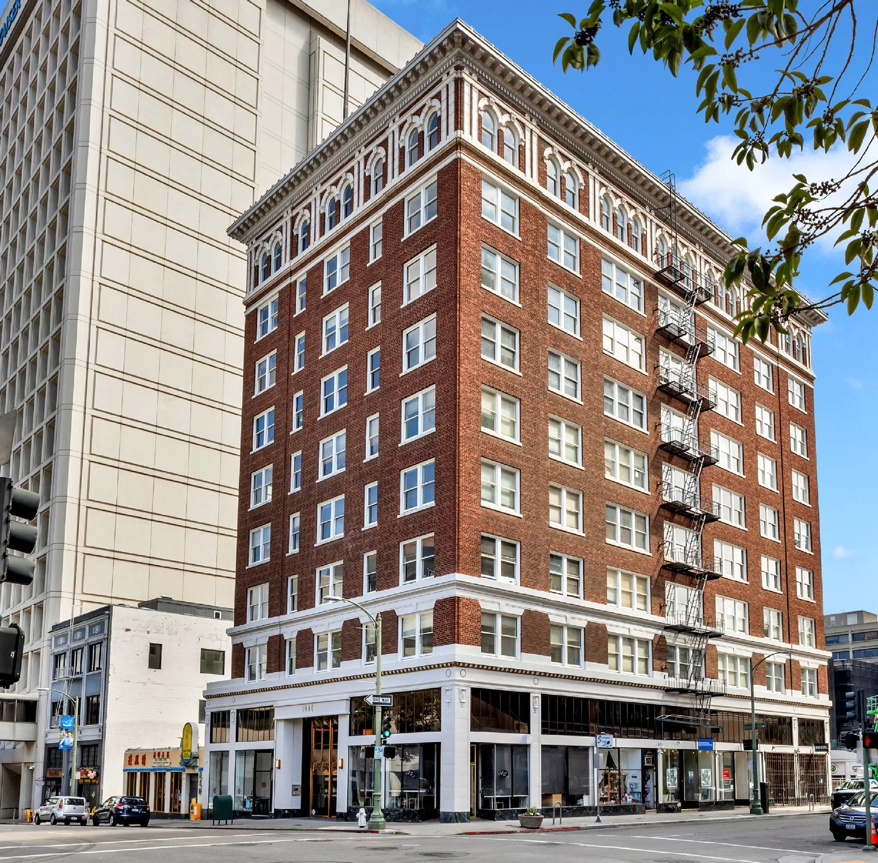 1904 Franklin St#299 SF / 1,347 SF#2nd Gen Retail
