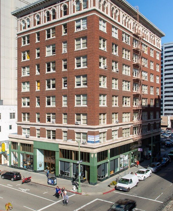 1904 Franklin St / 382-390 19th St#299 SF / 1,347 SF#2nd Gen Retail