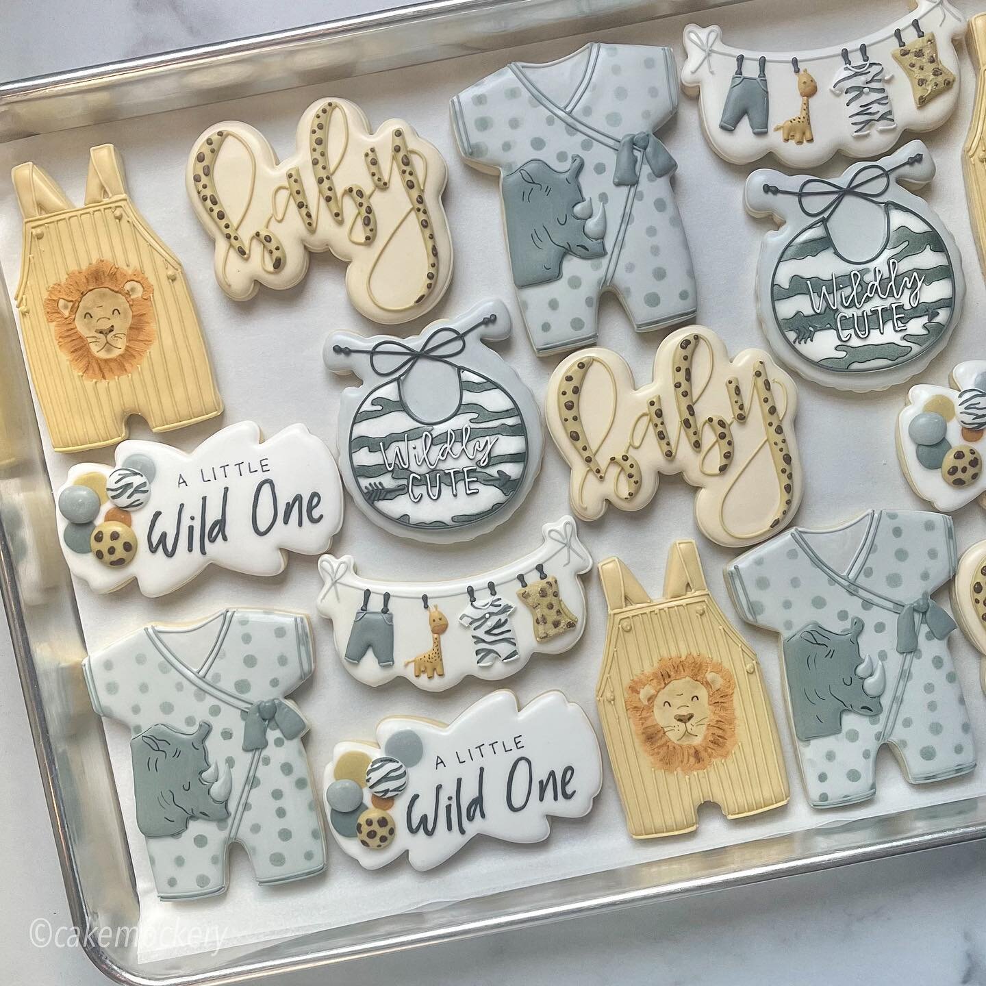 A wildly cute little one is on the way!  I just love making baby cookies.  Is there a theme you like best?
🦓🐆
🦏🐘
🦒👶🏻
Cutters from @kaleidacuts , @thesweetdesignsshoppe , @bobbiscutters and @thecookiery.ca .
Stencils from @stencibelle and @artf