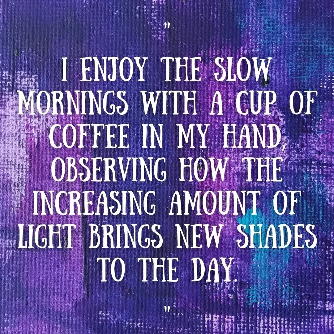 ⬩⬥⟣ In order to be able to create something new, it is important that you have your own sacred and inspiring space. Consciously take time for moments of silence and space for your flying thoughts.
Inspiration emerges from the void when you let go of