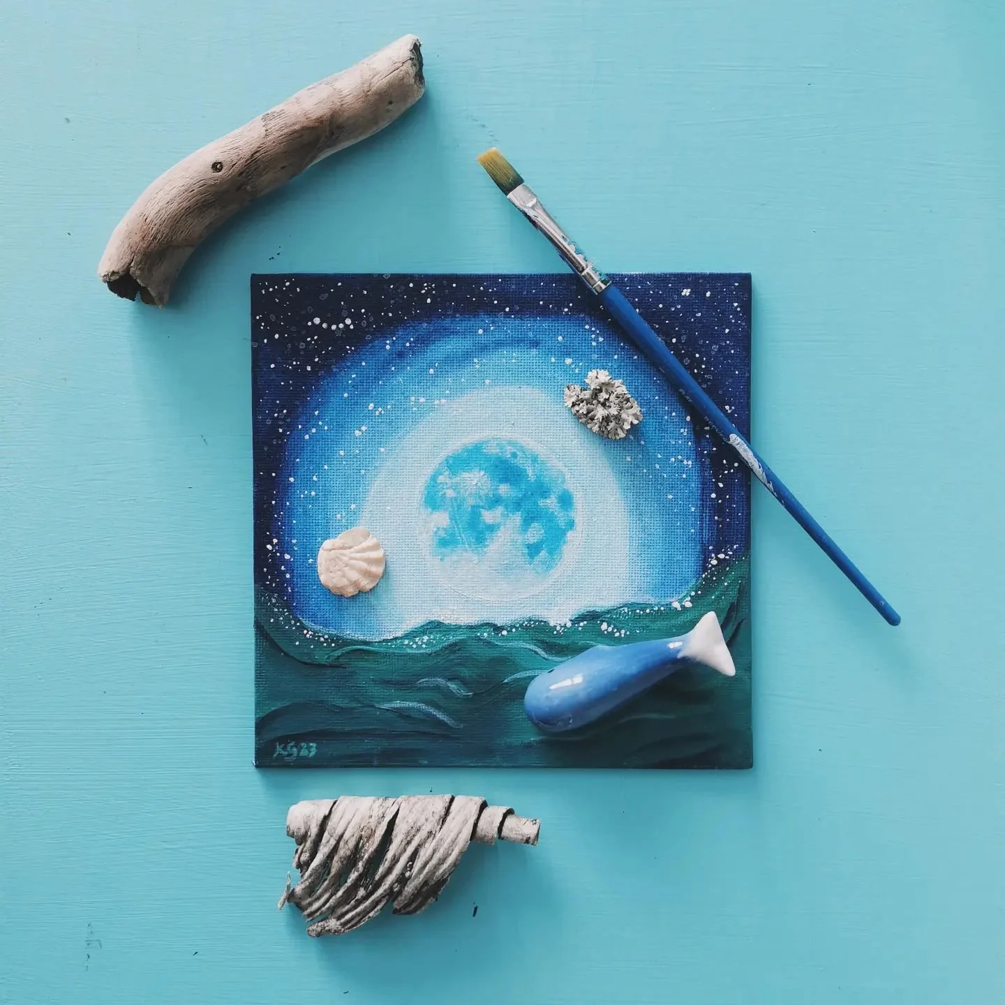 Inspired by the ocean, the element of water, deep blues, the feminine moon and the women's cycle.
"Tides", 2023 ⬩ acrylics ⬩ 15 x 15 cm
© Karoliina Gavrilov 2024
#painting #theocean #themoon #blues #acrylics #mogdollartsandcrafts #k