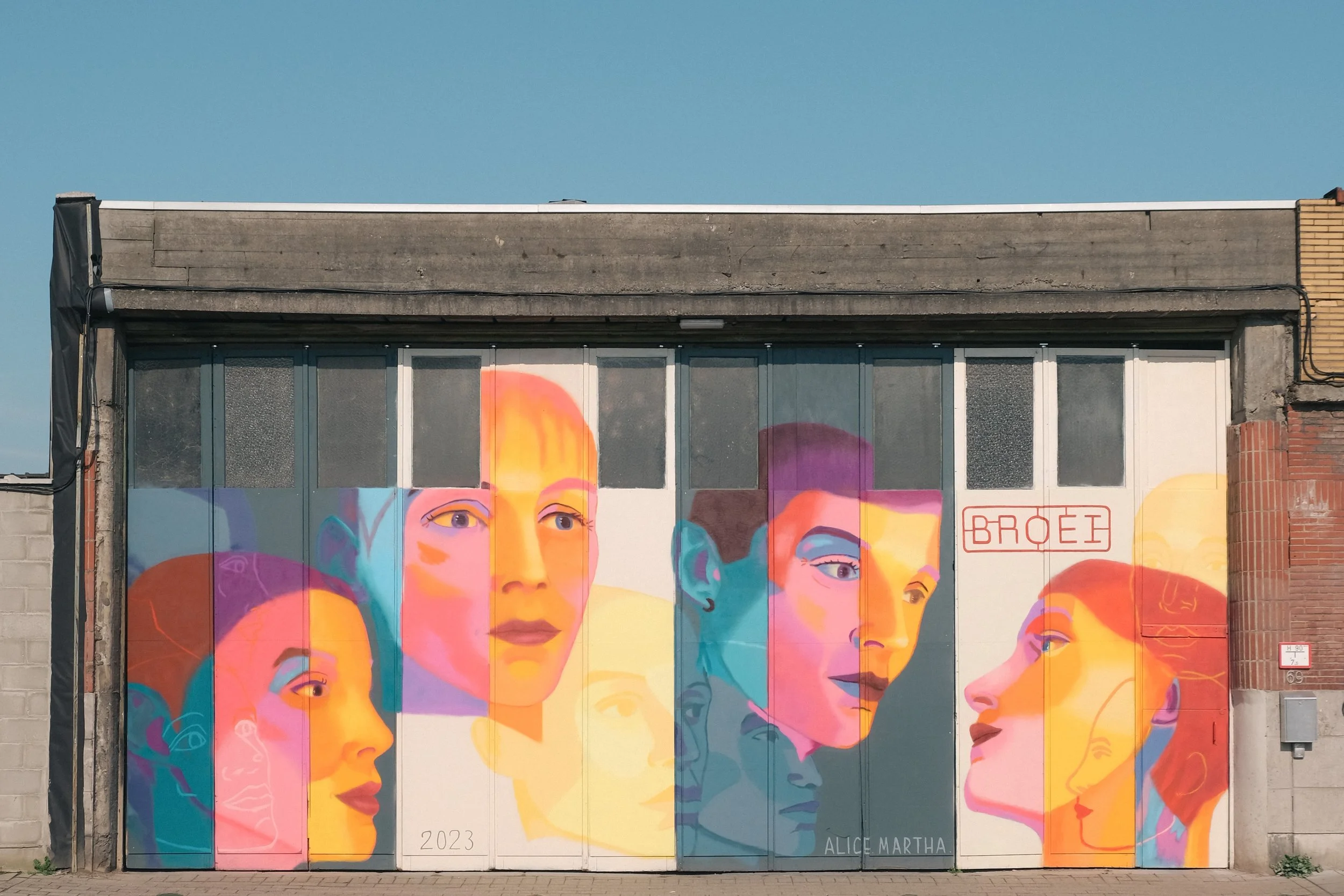 1_Broei (closed), spraypaint on wood, 900x450cm, 2023.jpg