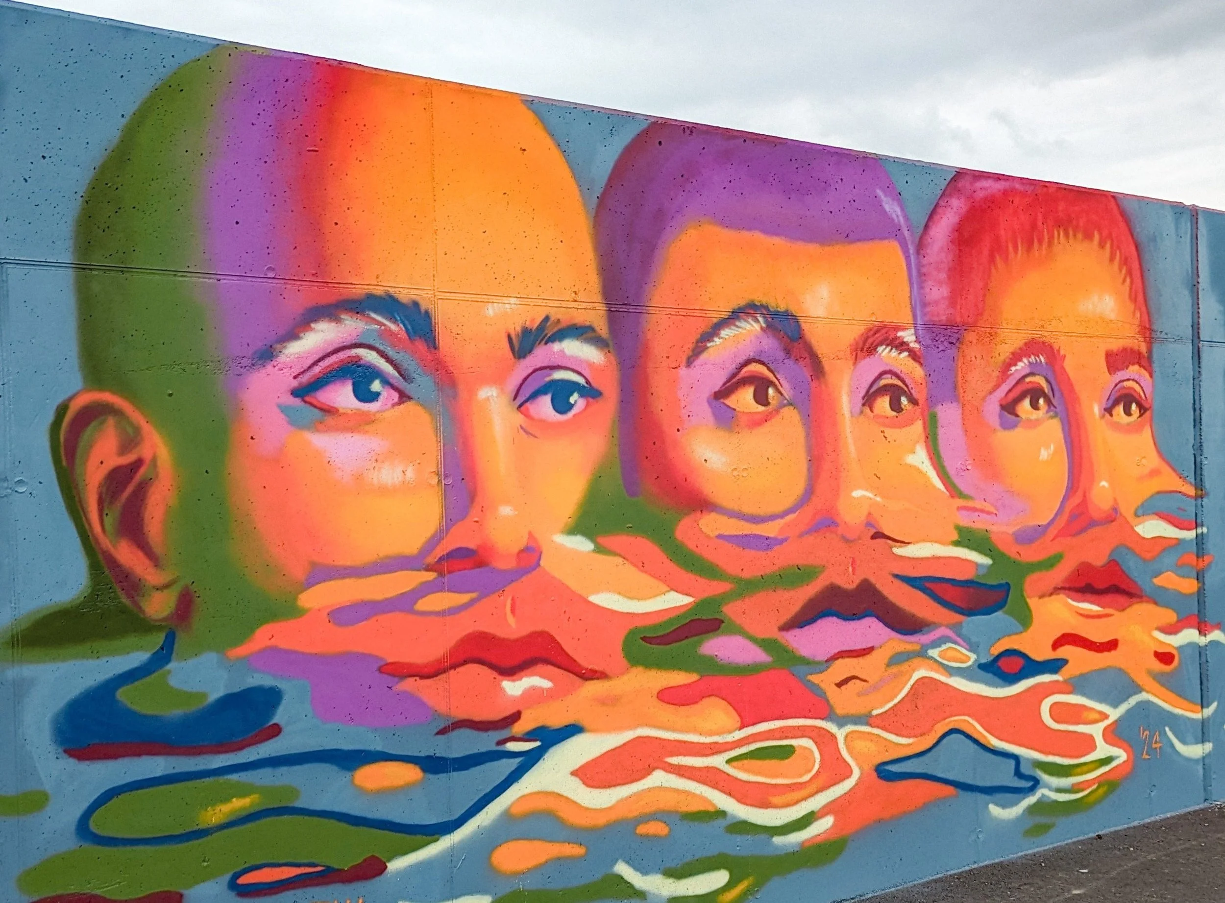 7_We are all floating, spraypaint on concrete wall, 450x300cm, 2024.jpg