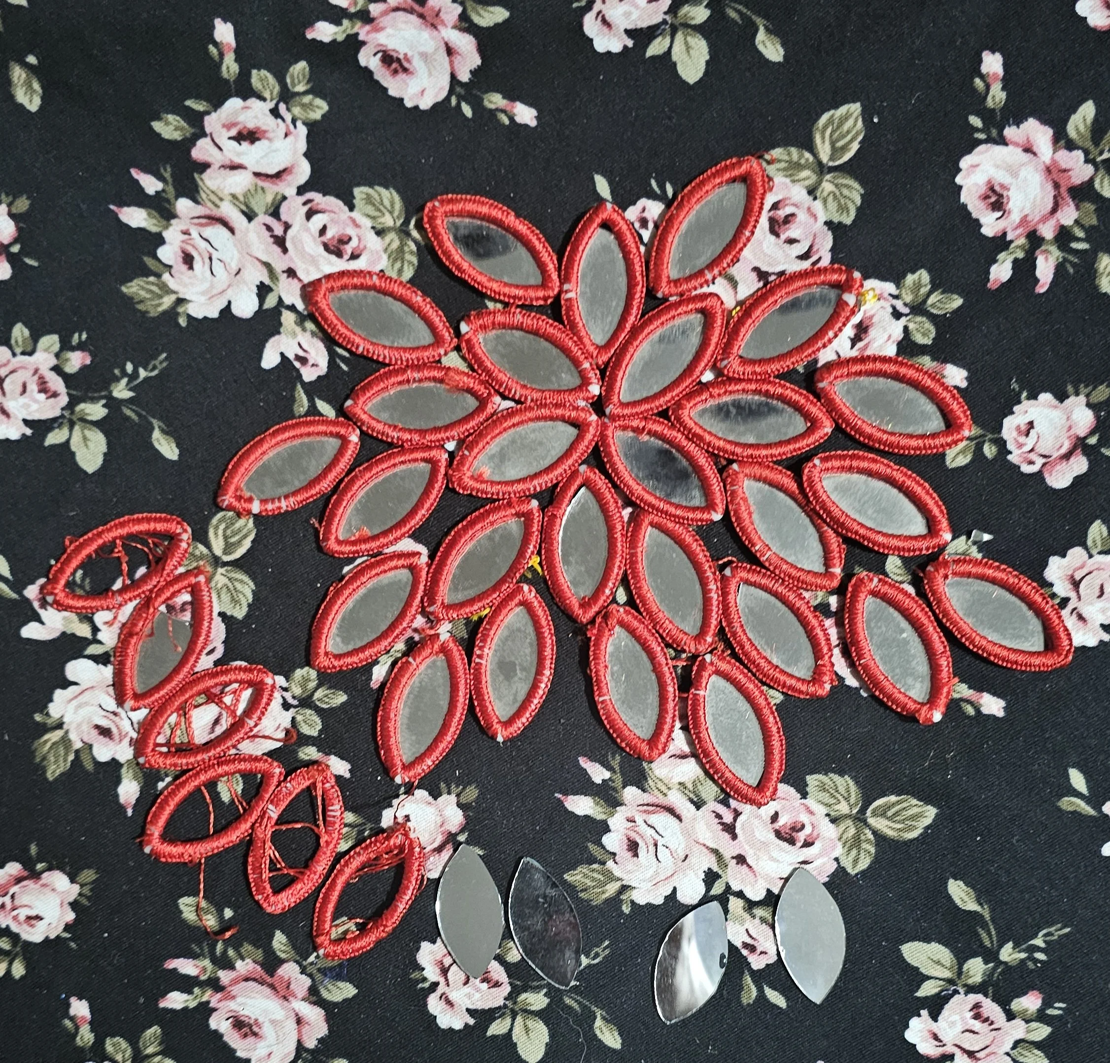 Mirror Red (Leaf Pattern) x27 peices