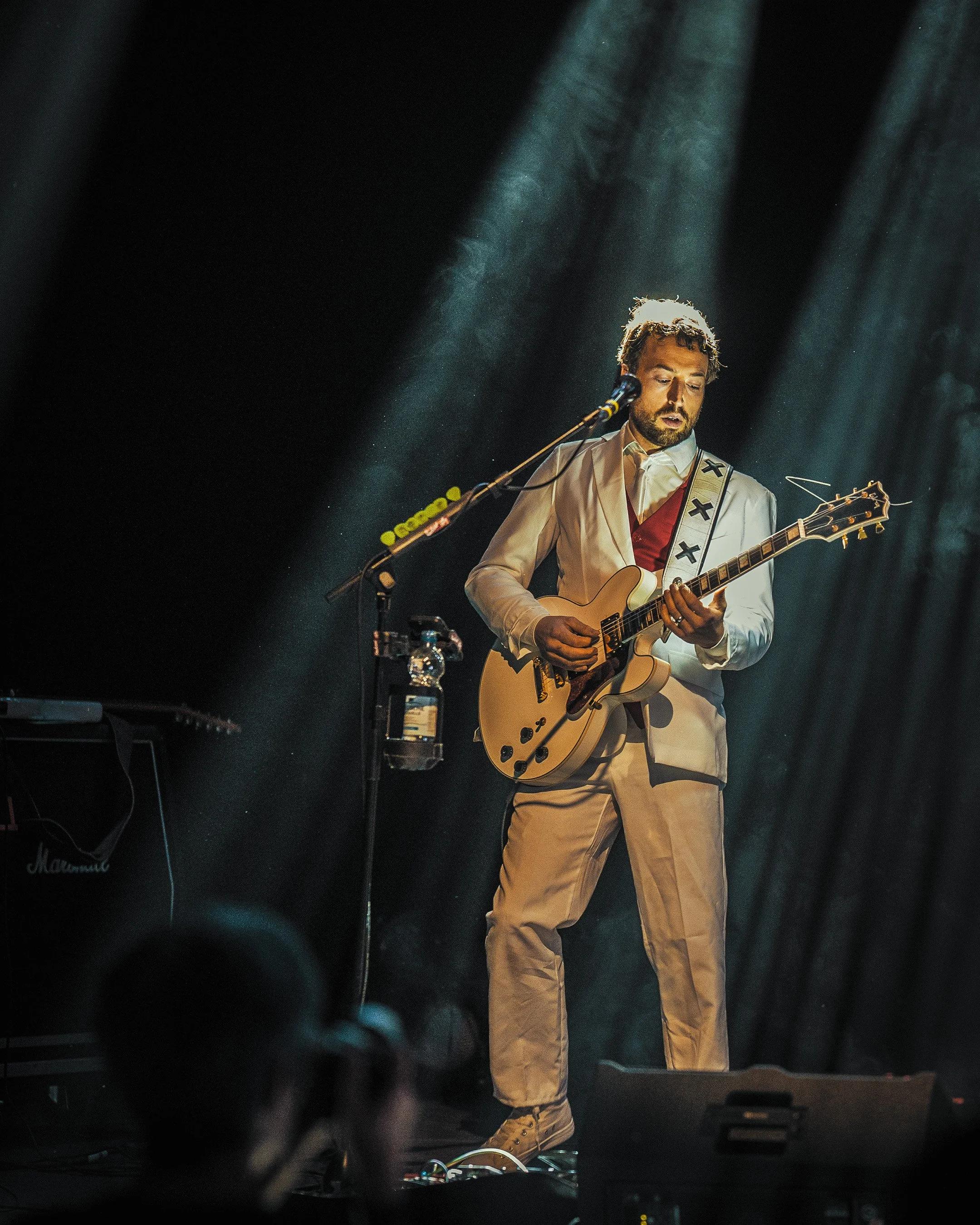 Joscha Seehausen an der Gitarre