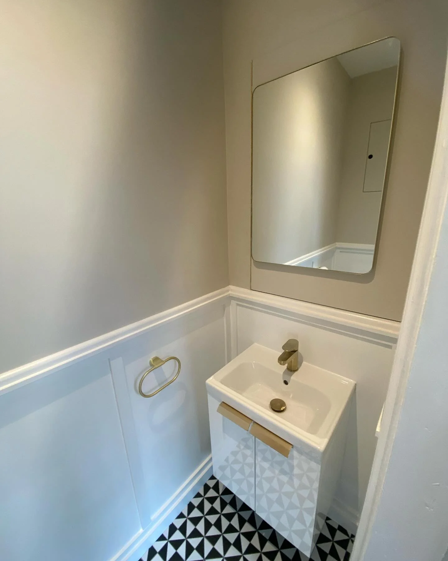 Beutiful downstairs WC installed in what was formerly a cloak room. 
#sonasbathrooms 
@cj_residential