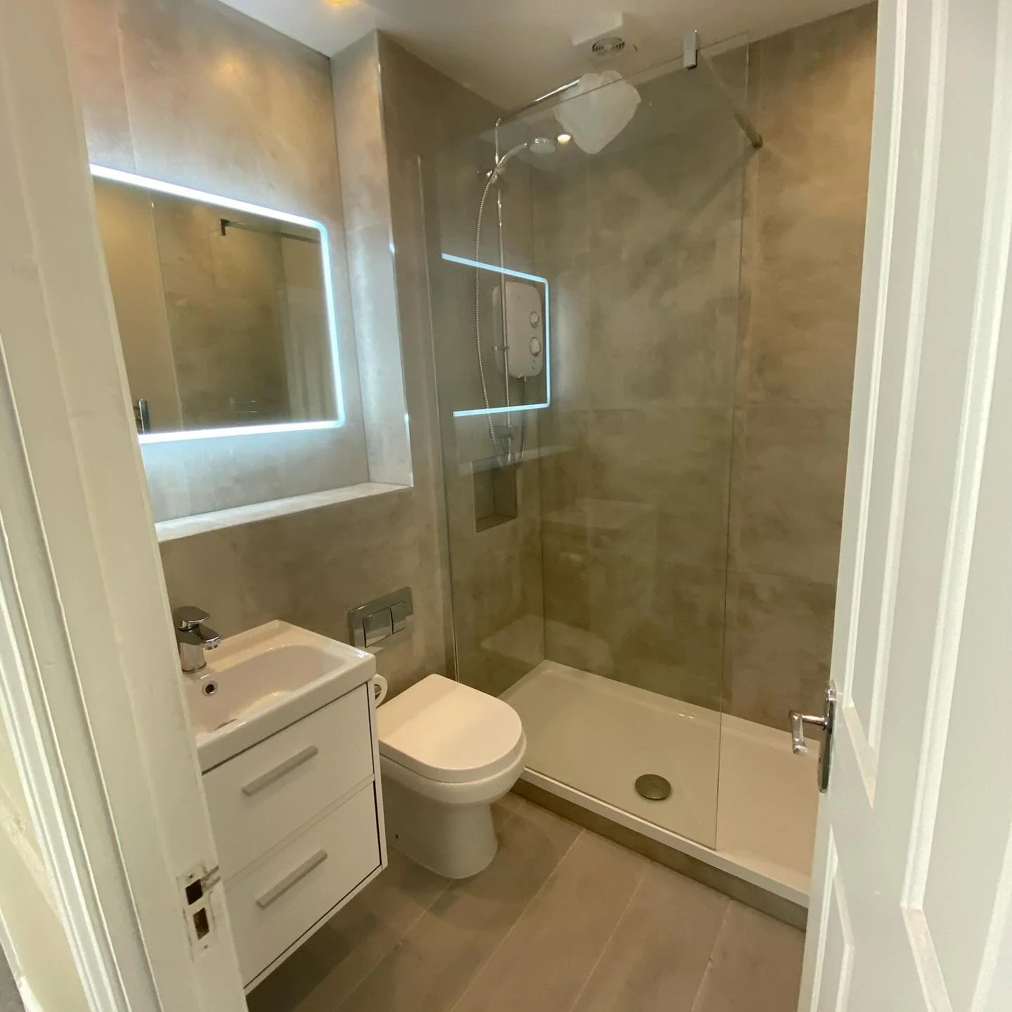 Beautiful bathroom renovation in Dublin. 
All sanitary ware provid by @sonasbathrooms @chadwicks_ie
