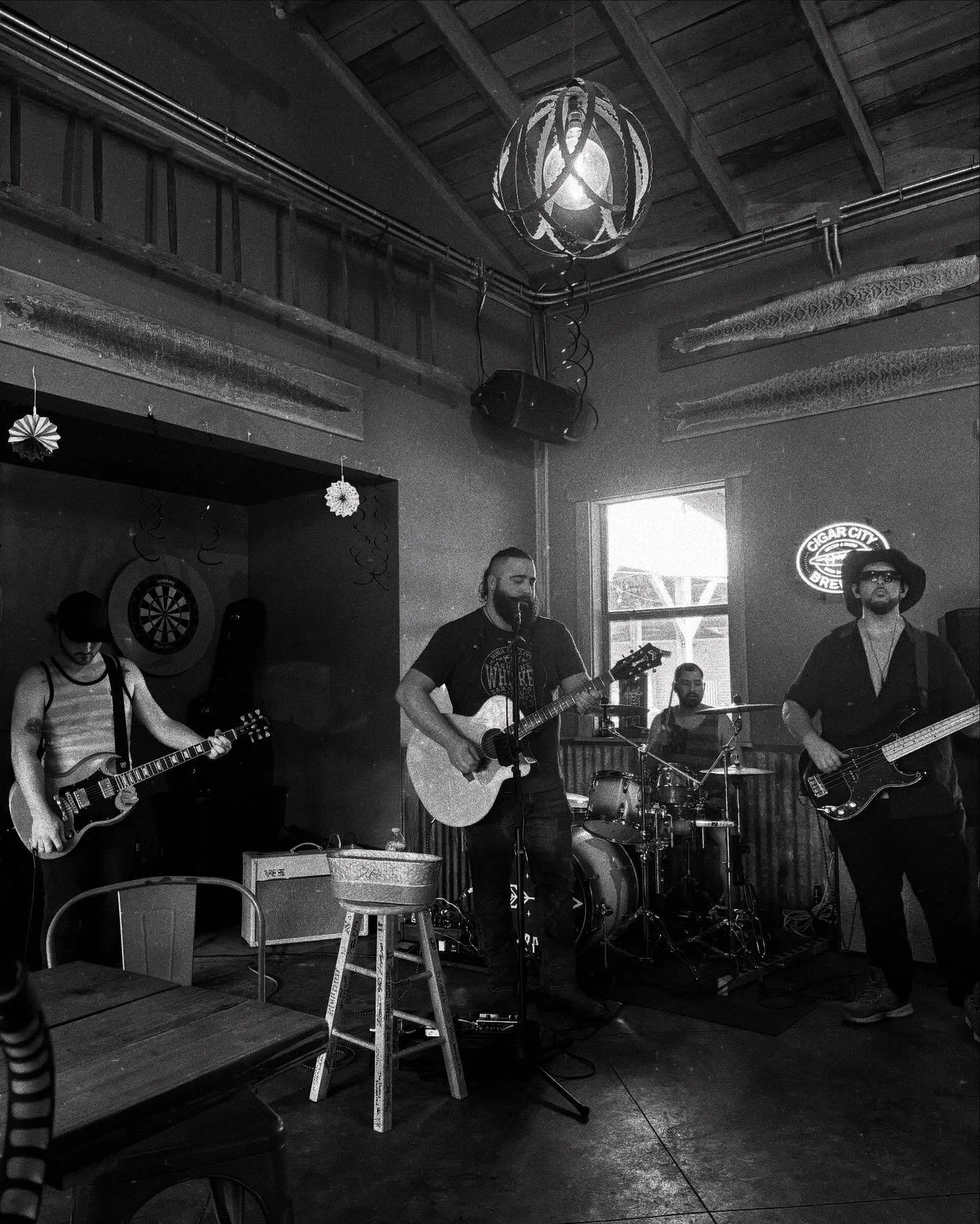 Cold Blueberry beer, this guitar, and these guys behind me. What an awesome Fourth of July. &lsquo;Merica 🇺🇸. @starkeymarket @thebarn_at_starkey @mstiffies @jakemackenzieblack @blackarrow_music