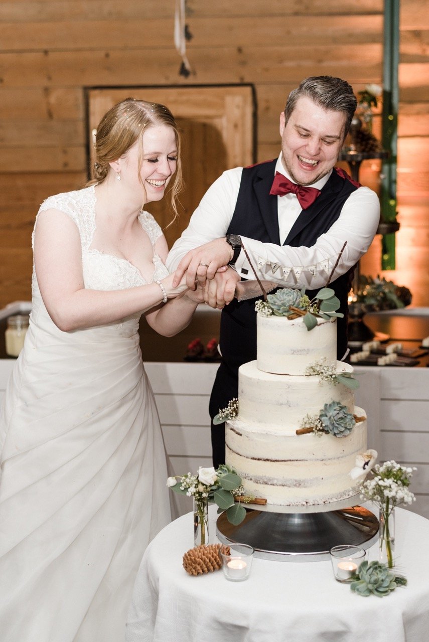 Groß (Winterhochzeit Hof Leutenecker bei Stuttgart Torte).jpeg